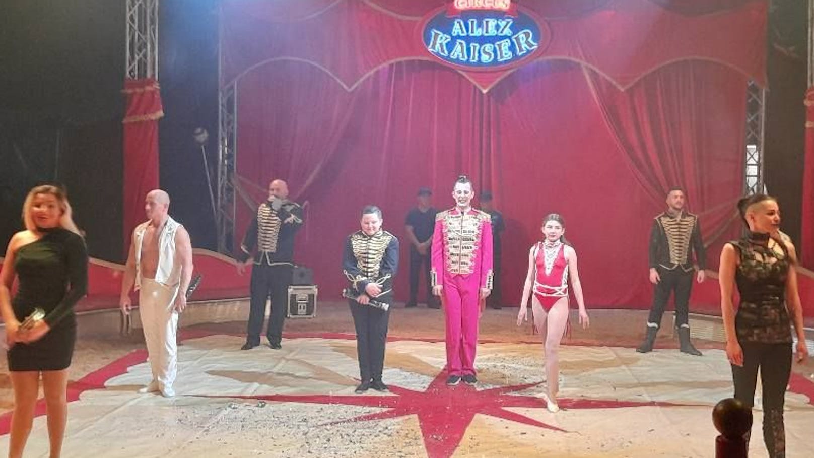 Der Circus Alex Kaiser sitzt in St. Pölten fest.