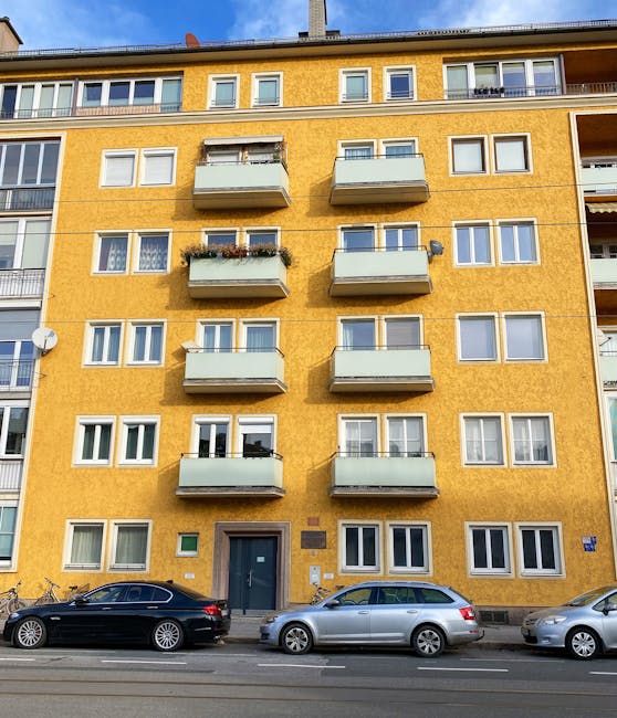 Ein 34-jähriger Mann steht unter Verdacht, seine Lebensgefährtin Mittwochfrüh in dieser Innsbrucker Wohnung lebensgefährlich verletzt zu haben.