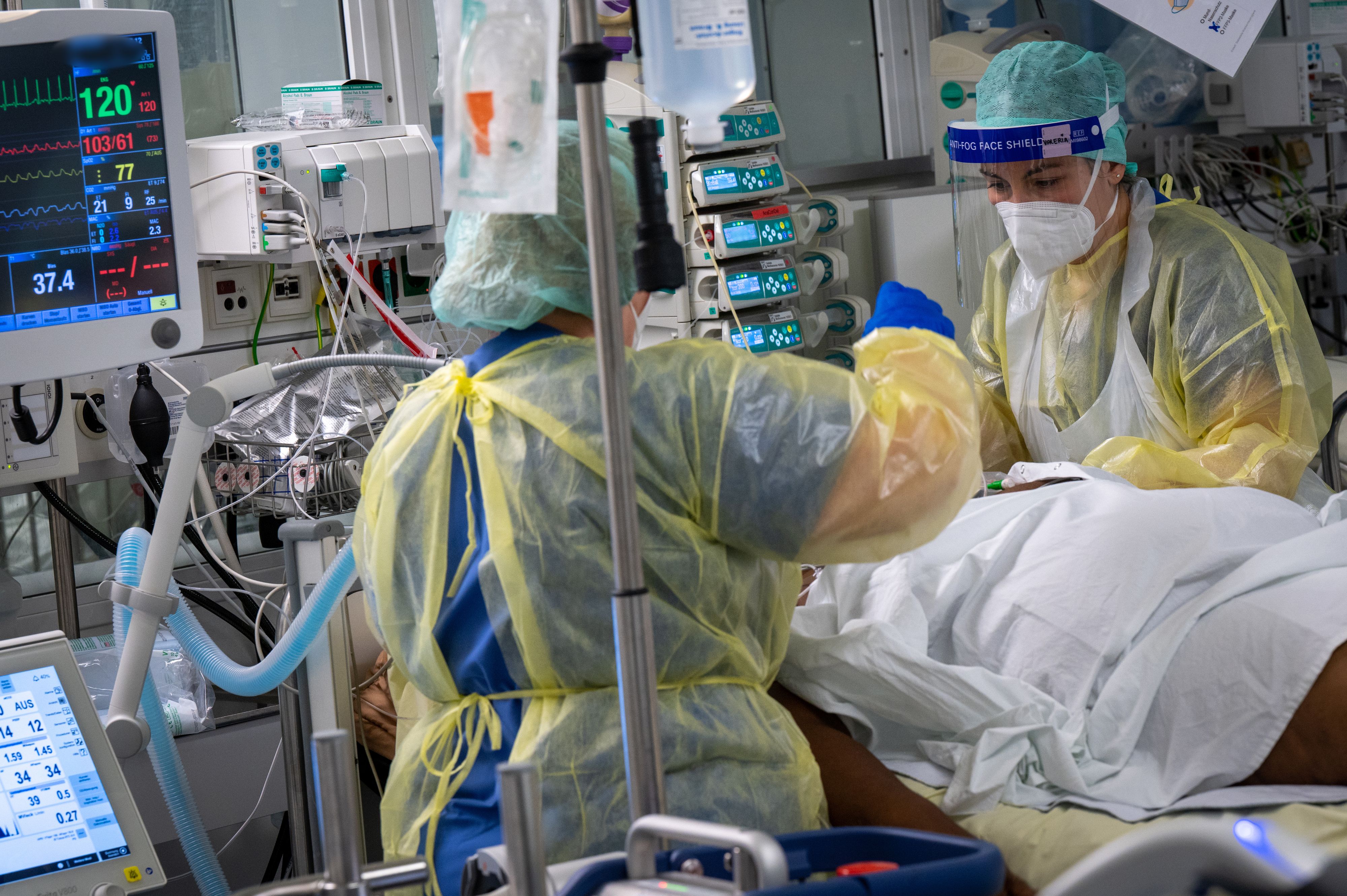 Auch in Deutschland (hier etwa in München) müssen aktuell enorm viele Menschen auf den Intensivstationen behandelt werden. 