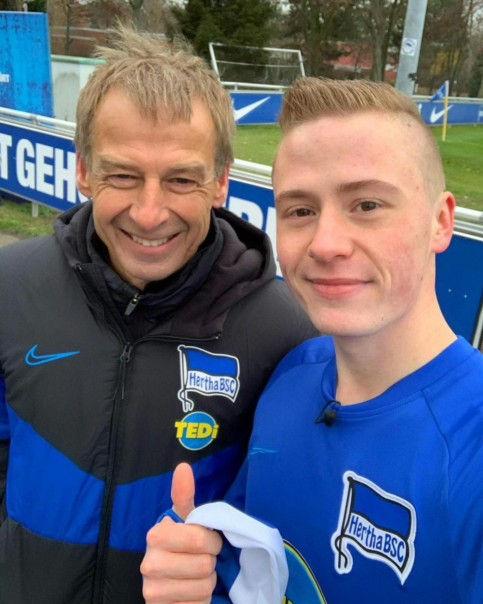 Vor zwei Jahren schlich sich Marvin in die Profi-Trainings der Fußball-Clubs Hannover 96 und Hertha BSC in Deutschland.