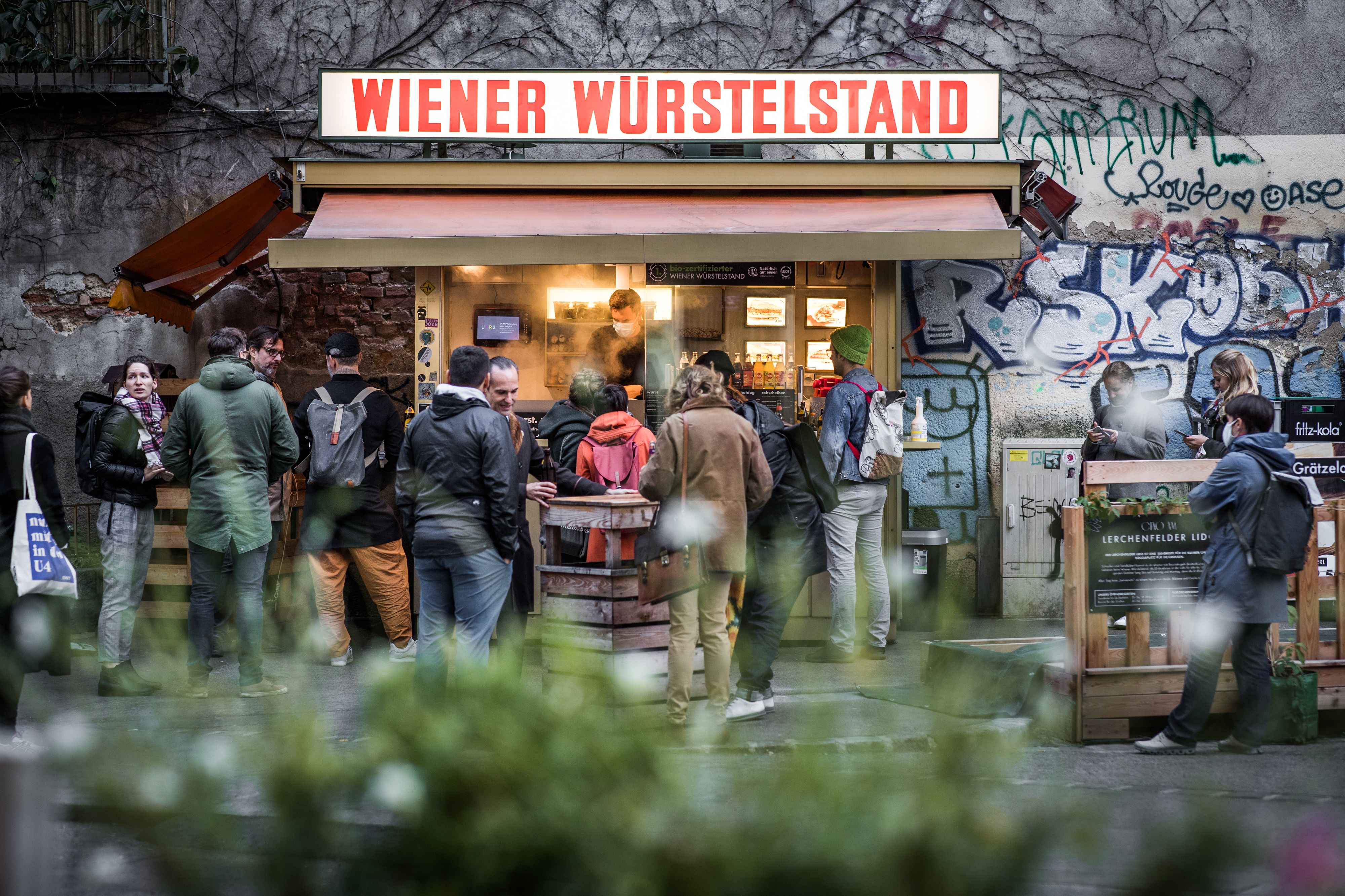 Neben halal Würstel-Klassikern wird es auch DJs, Streetfood und ein buntes Kulturprogramm geben.