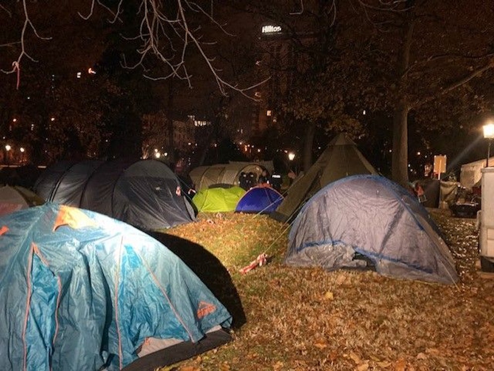 Die Wiener Polizei hat das Protestcamp beim Stadtpark aufgelöst.