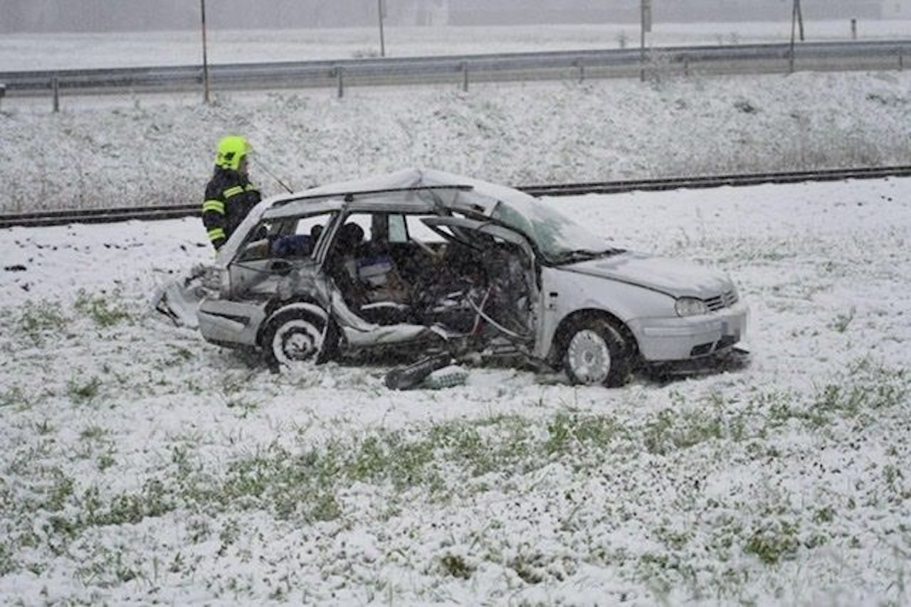 Heute.at - Lenkerin von Zug erfasst und mitgeschleift - tot