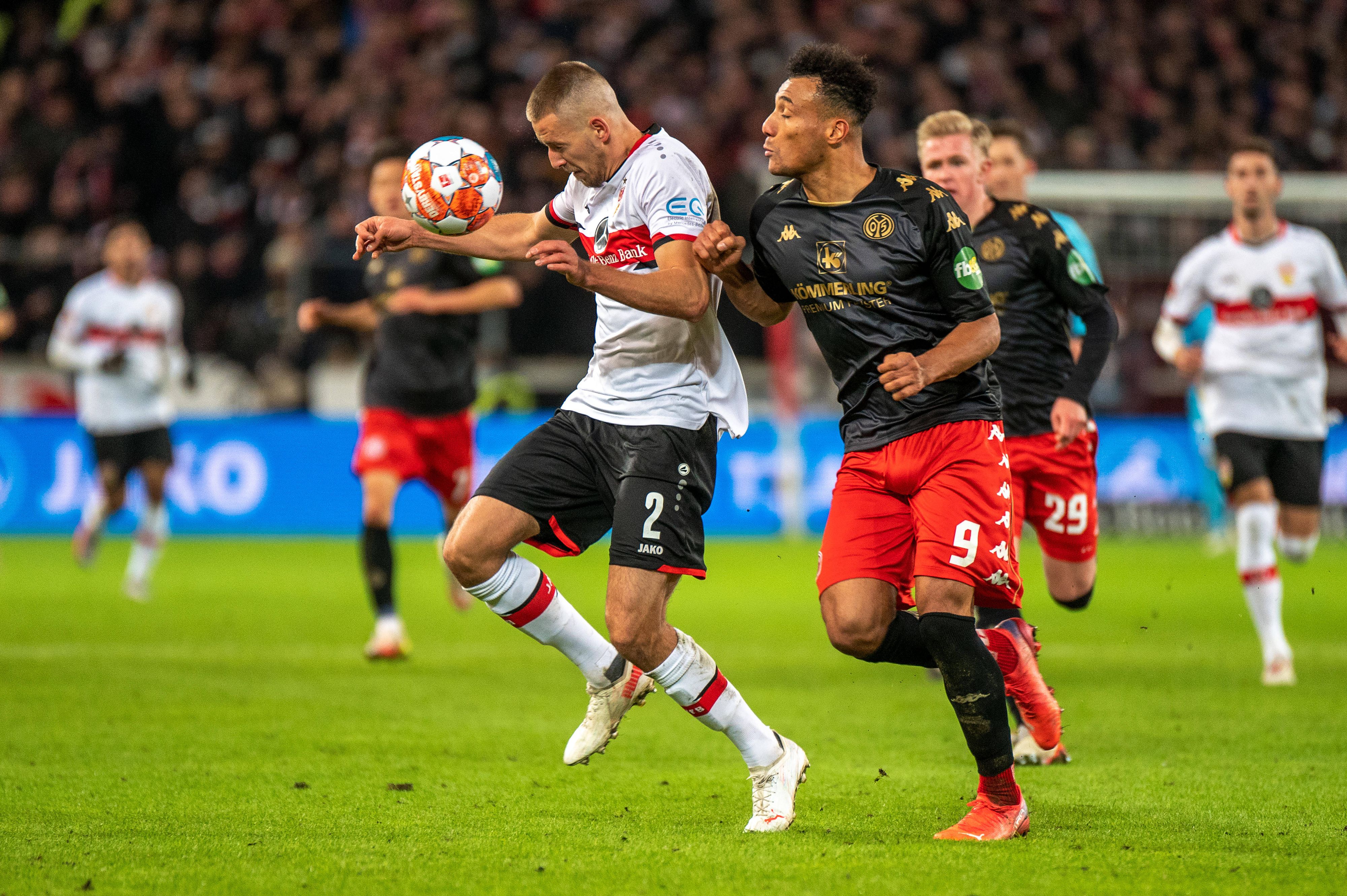 Stuttgart gewinnt gegen Karim Onisiwos Mainzer. 