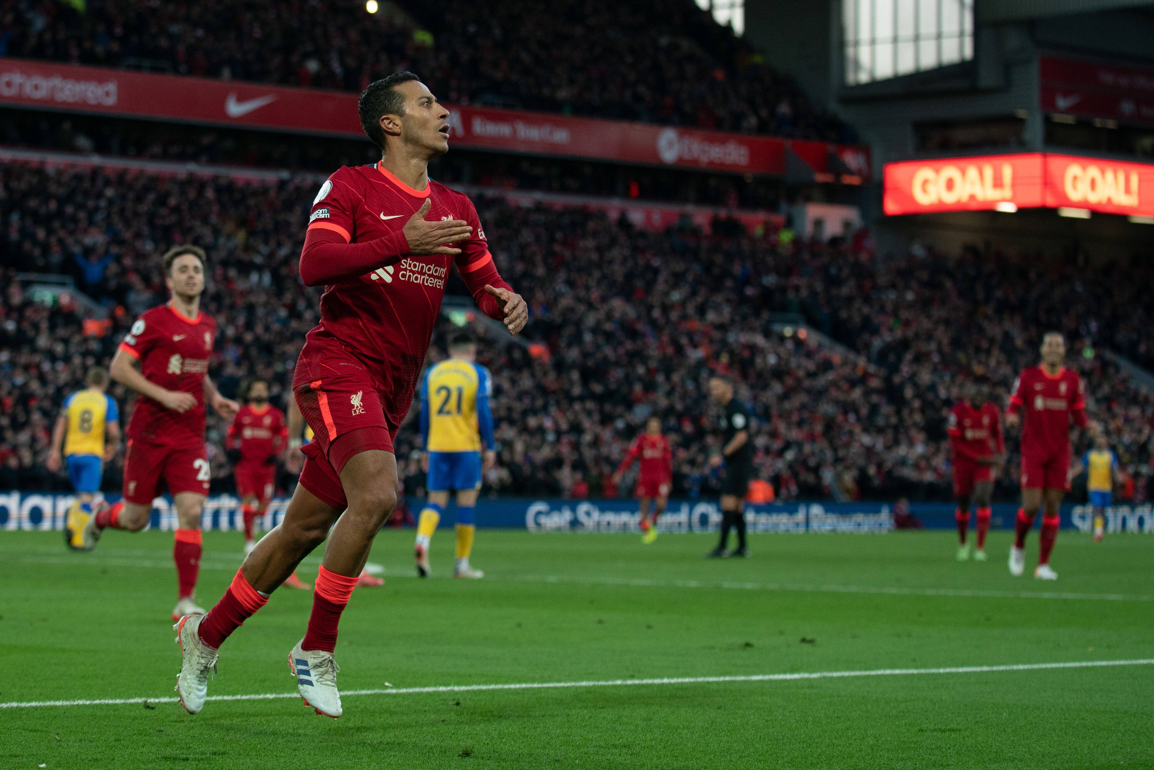 Liverpool schießt Southampton ab. 