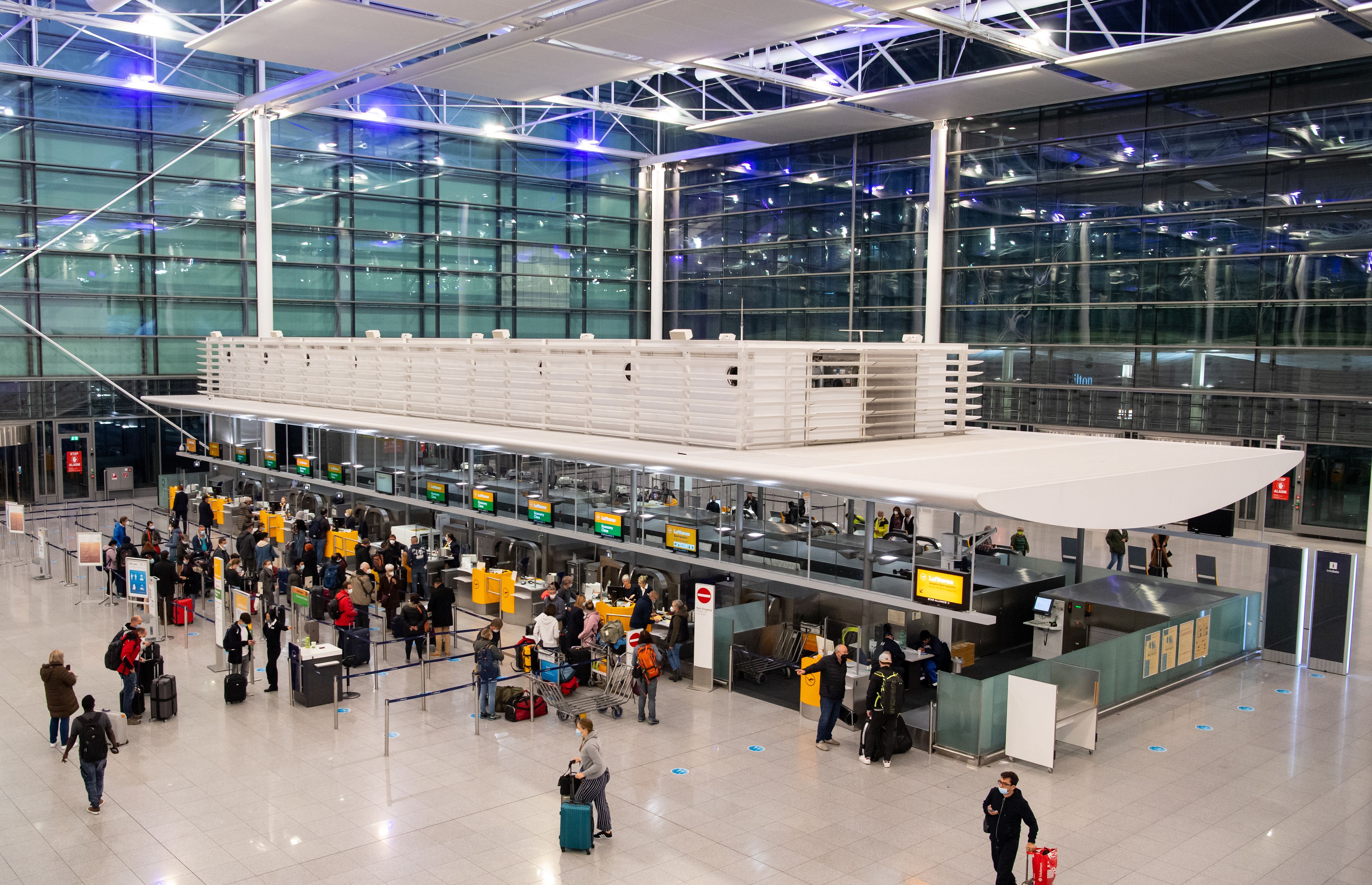 Zwei Reisende, die am 24. November in München landeten, haben sich mit der Omikron-Variante infiziert.