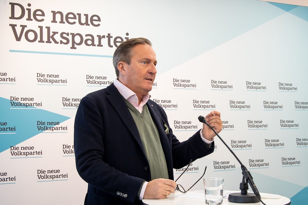 Der Finanzsprecher der ÖVP Wien und 3. Landtagspräsident Manfred Juraczka kritisiert den Schuldenstand der Stadt und erinnert sich an die frühere Finanzstadträtin Renate Brauner (SPÖ) erinnert.