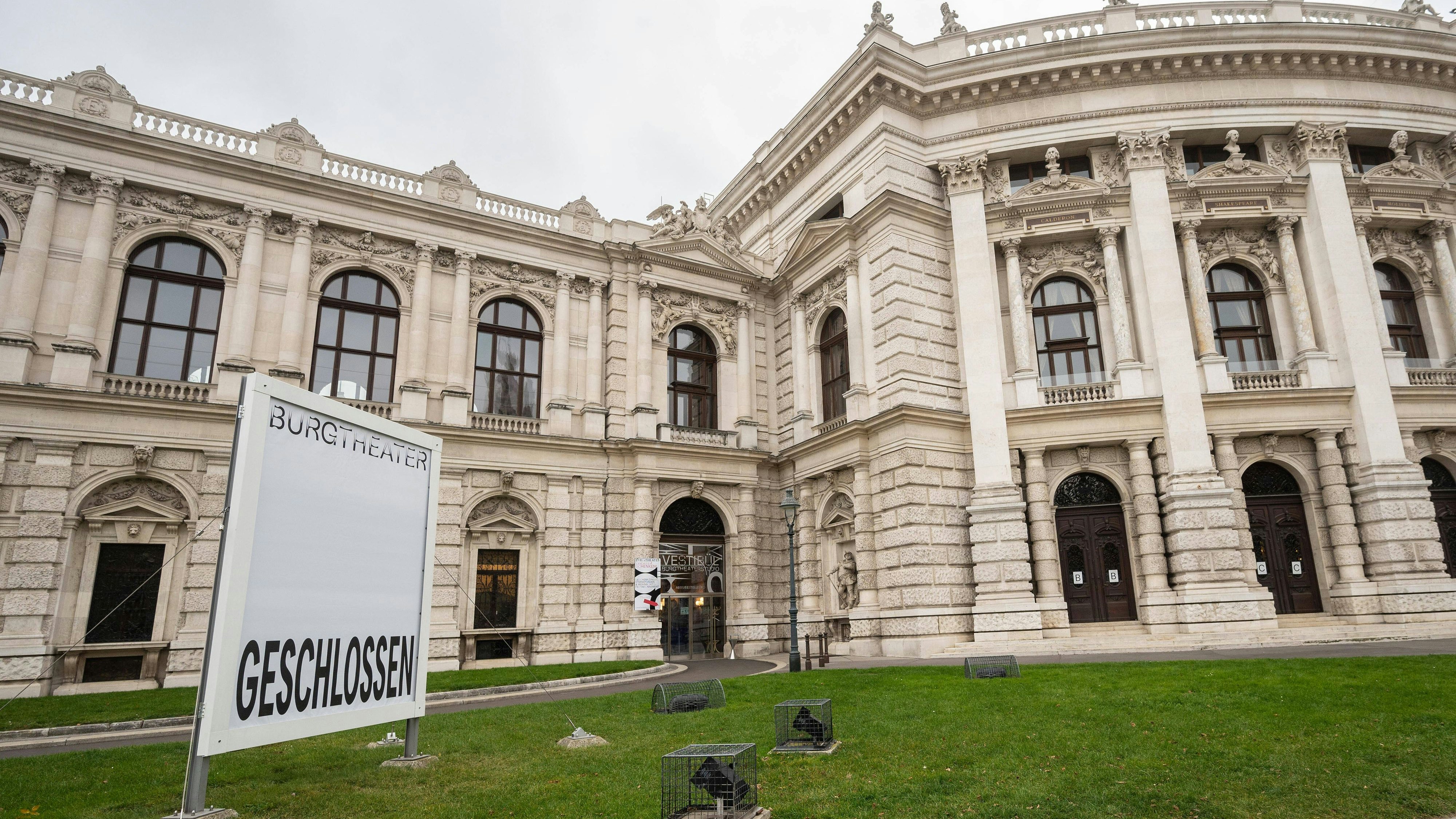 Im Burgtheater glaubt man an eine Öffnung mit 12.12. 