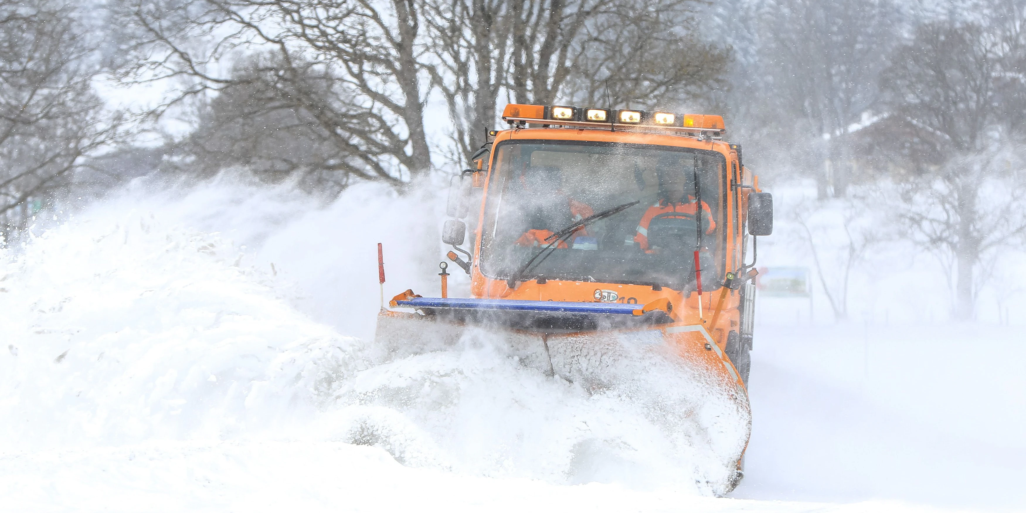 Experten rechnen in der kommenden Woche mit weiteren Schneefällen. Außerdem werden "schwere Sturmböen" erwartet.  Archivbild. 