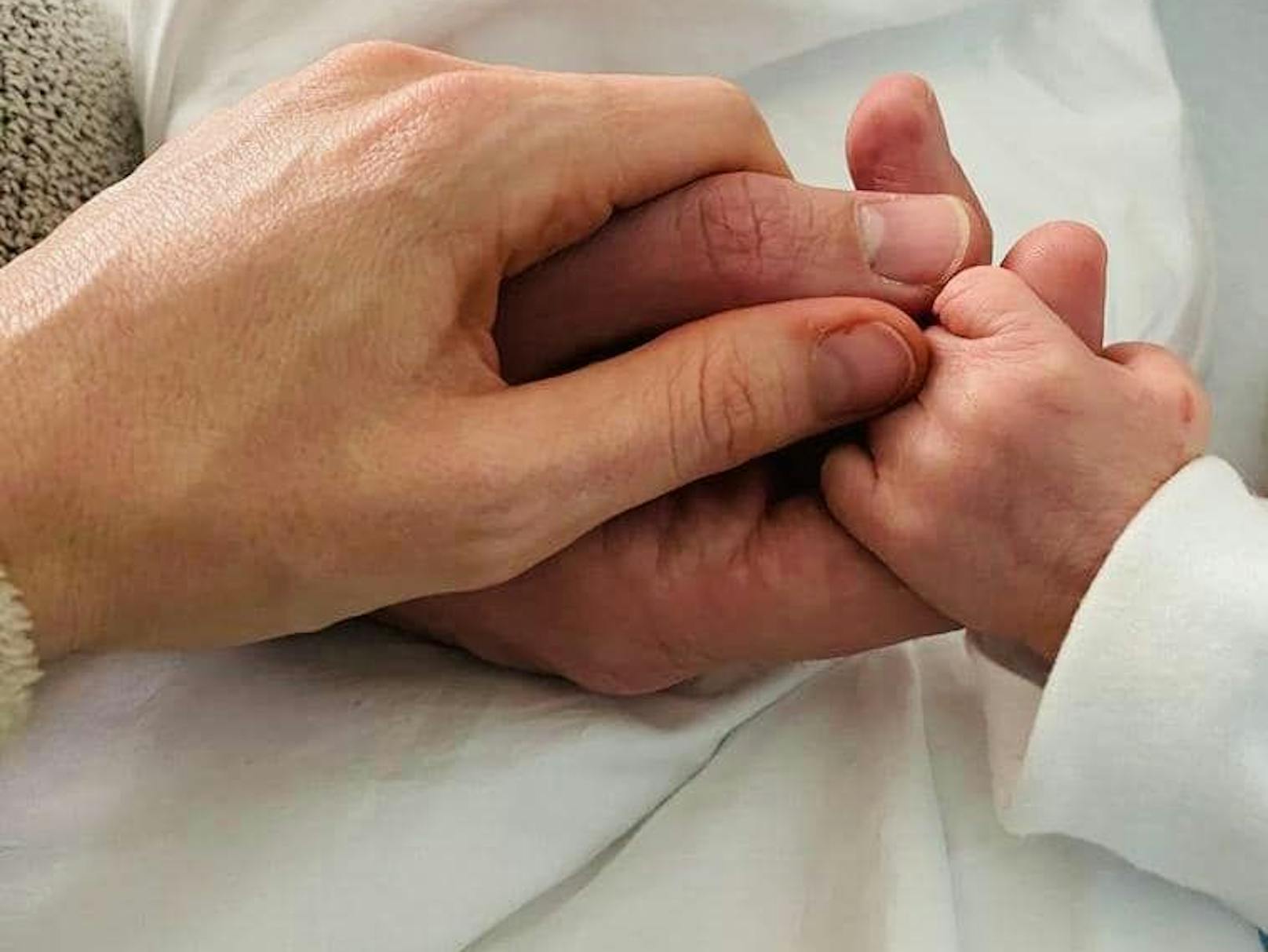 Am 27.November sind Kurz und Freundin Susanne Thier Eltern eines Sohnes geworden. Das kleine Händchen gehört Konstantin.