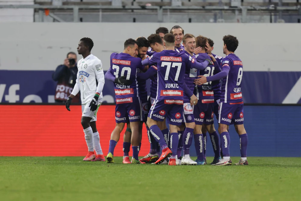 Die Wiener Austria jubelt gegen Sturm Graz.