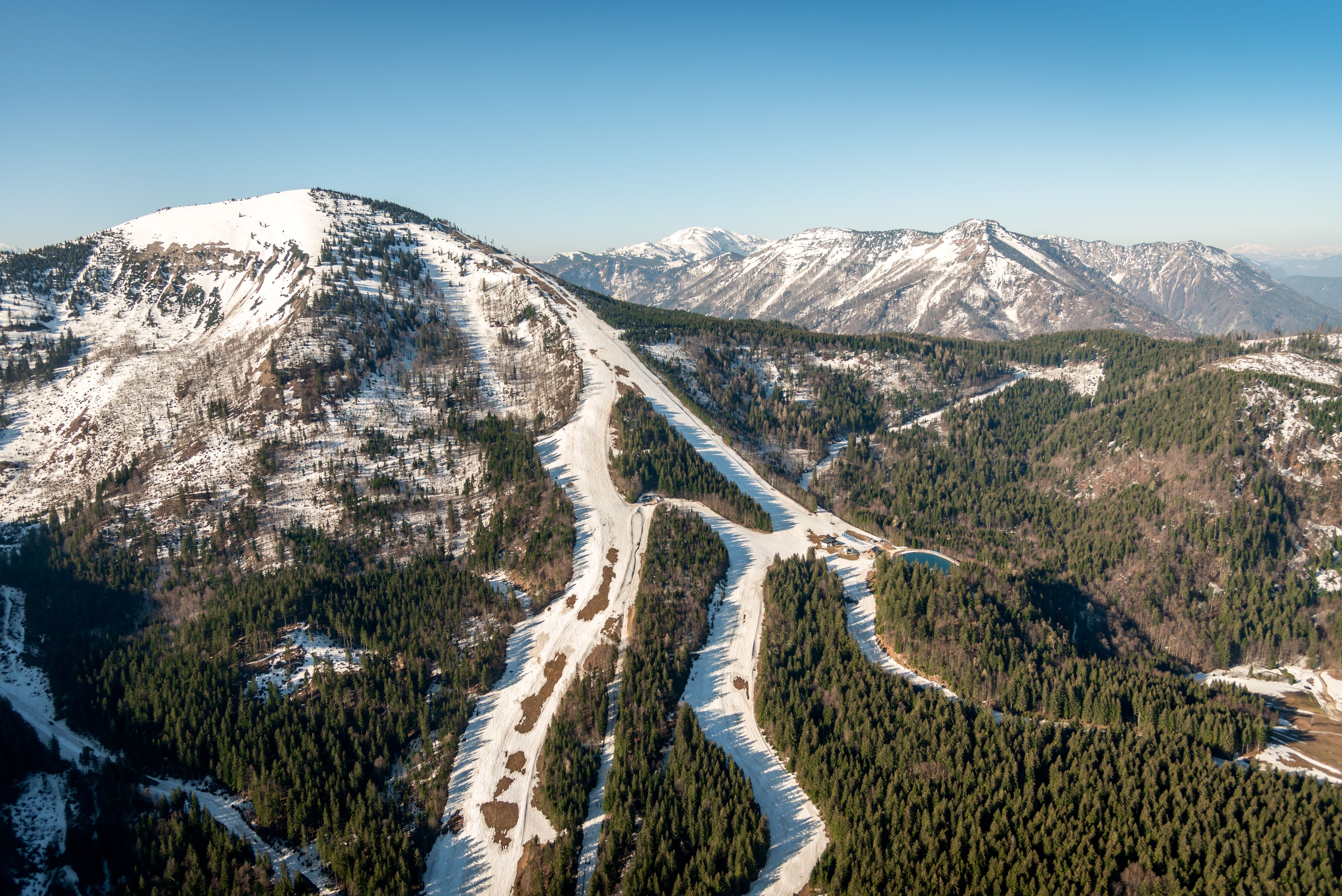 Ötscher-Skigebiet im Frühjahr (Luftaufnahme)
