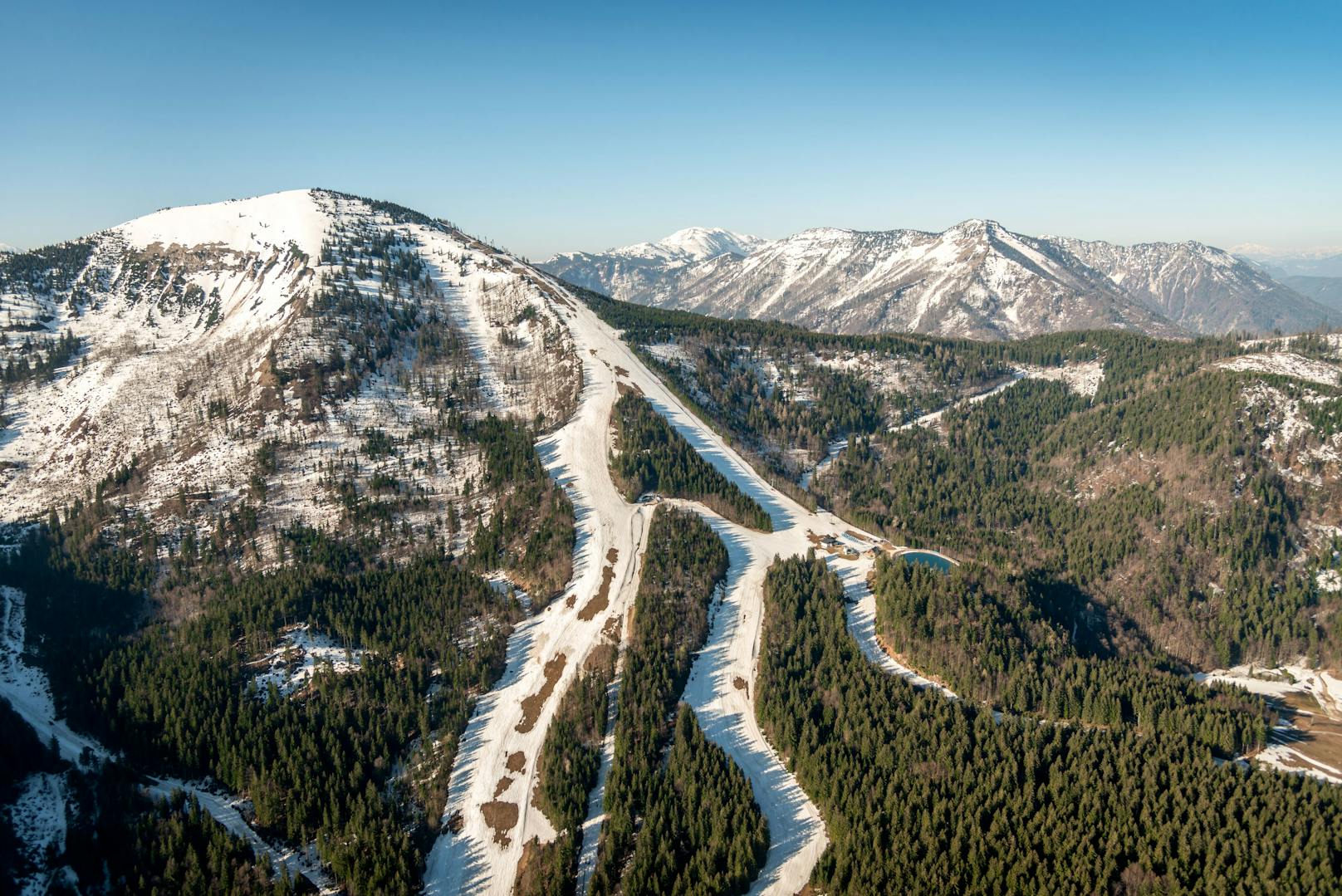 Ötscher-Skigebiet im Frühjahr (Luftaufnahme)