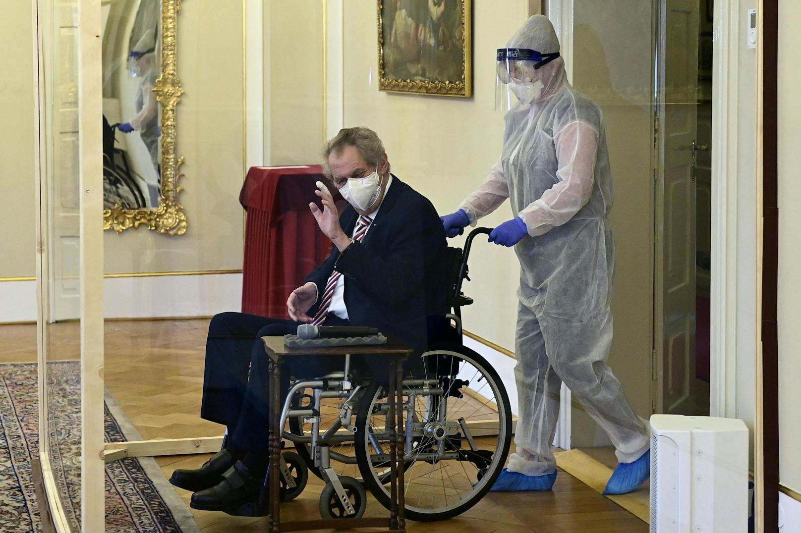 In Tschechien fand eine Angelobung mit dem Corona-infizierten Präsidenten&nbsp;Milos Zeman statt.
