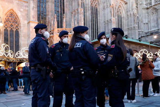 Die Polizei kontrolliert derzeit die Ausgangsregeln in ganz Österreich scharf. (Archivbild)