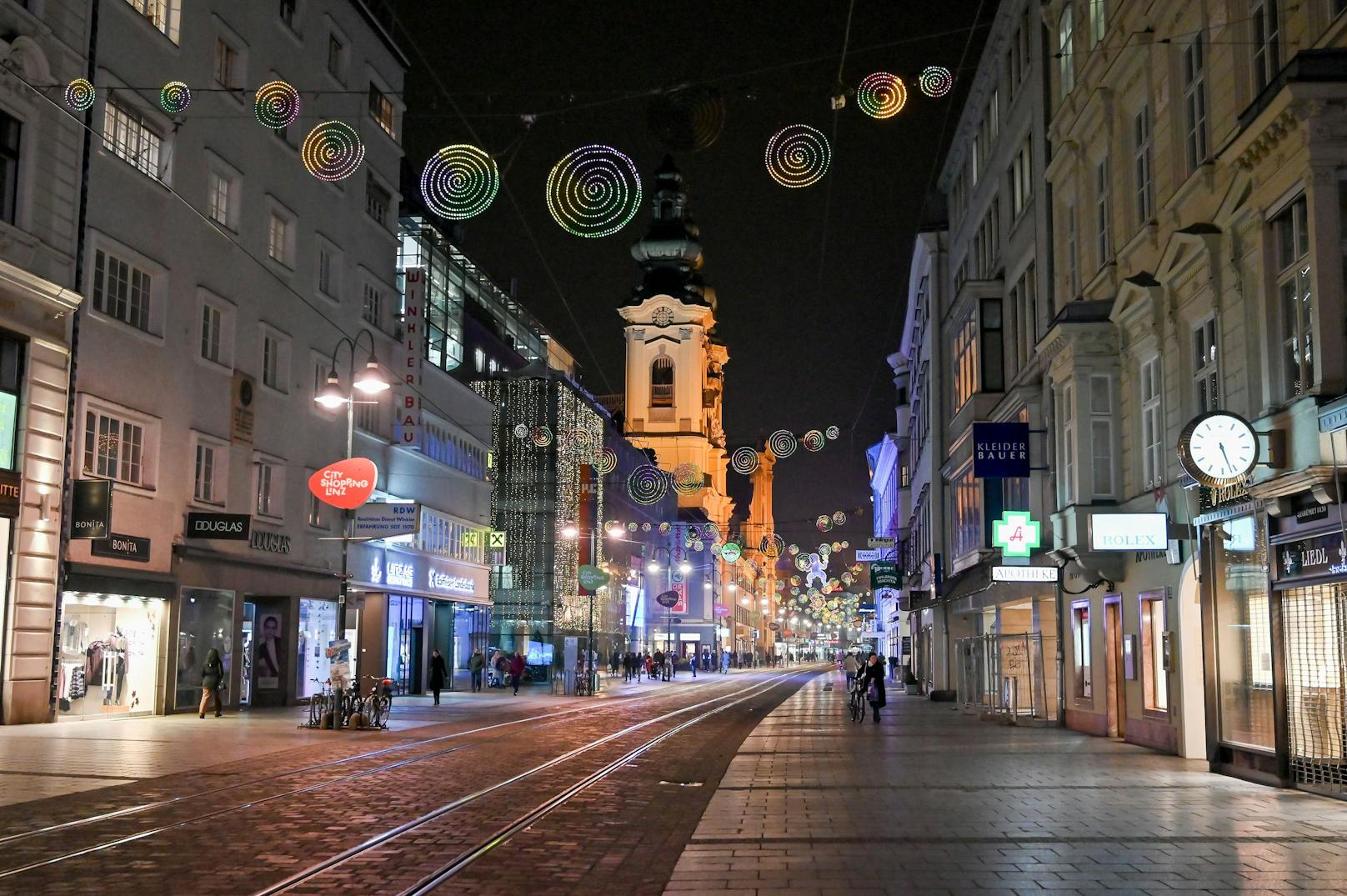 Fast menschenleere Straßen in Linz: Bleibt der Lockdown länger aufrecht?