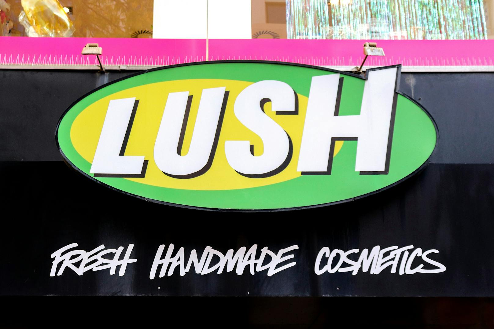 Lush Cosmetics zieht sich in allen 48 Ländern von den Social-Media-Plattformen Facebook, Instagram, Snapchat und Tiktok zurück. 