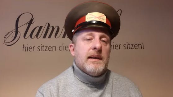 Wirt Bernhard Schmirl unterhält seine Fans auf Facebook.
