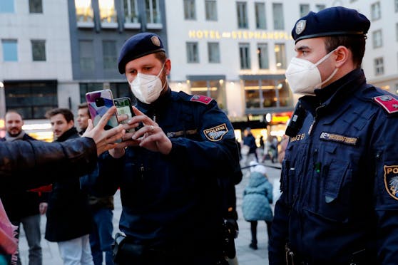 Polizei kontrolliert den Impf-Status in der Wiener City. (Archivfoto)