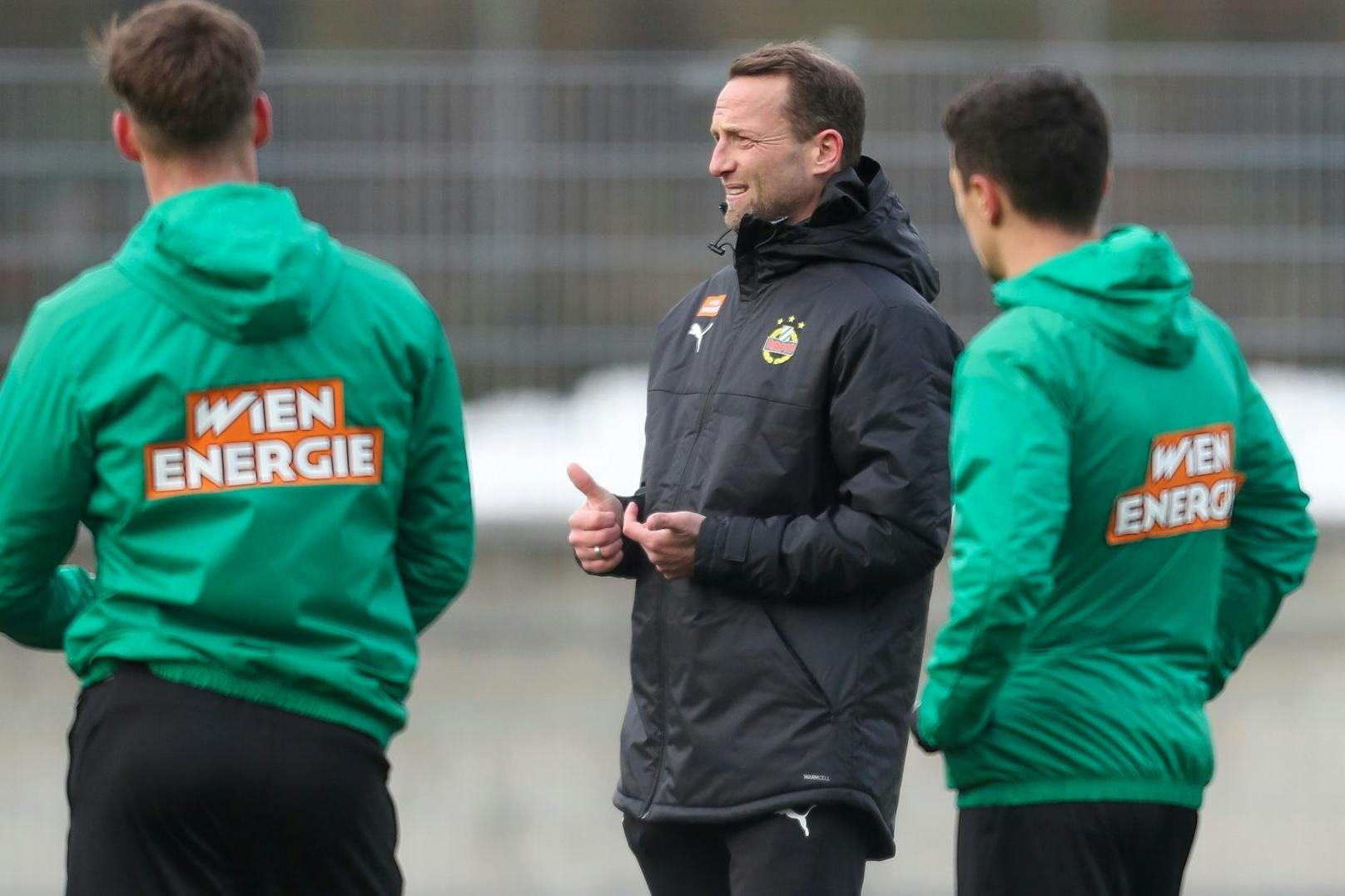 Ferdinand Feldhofer leitet sein erstes Training als Rapid-Trainer.