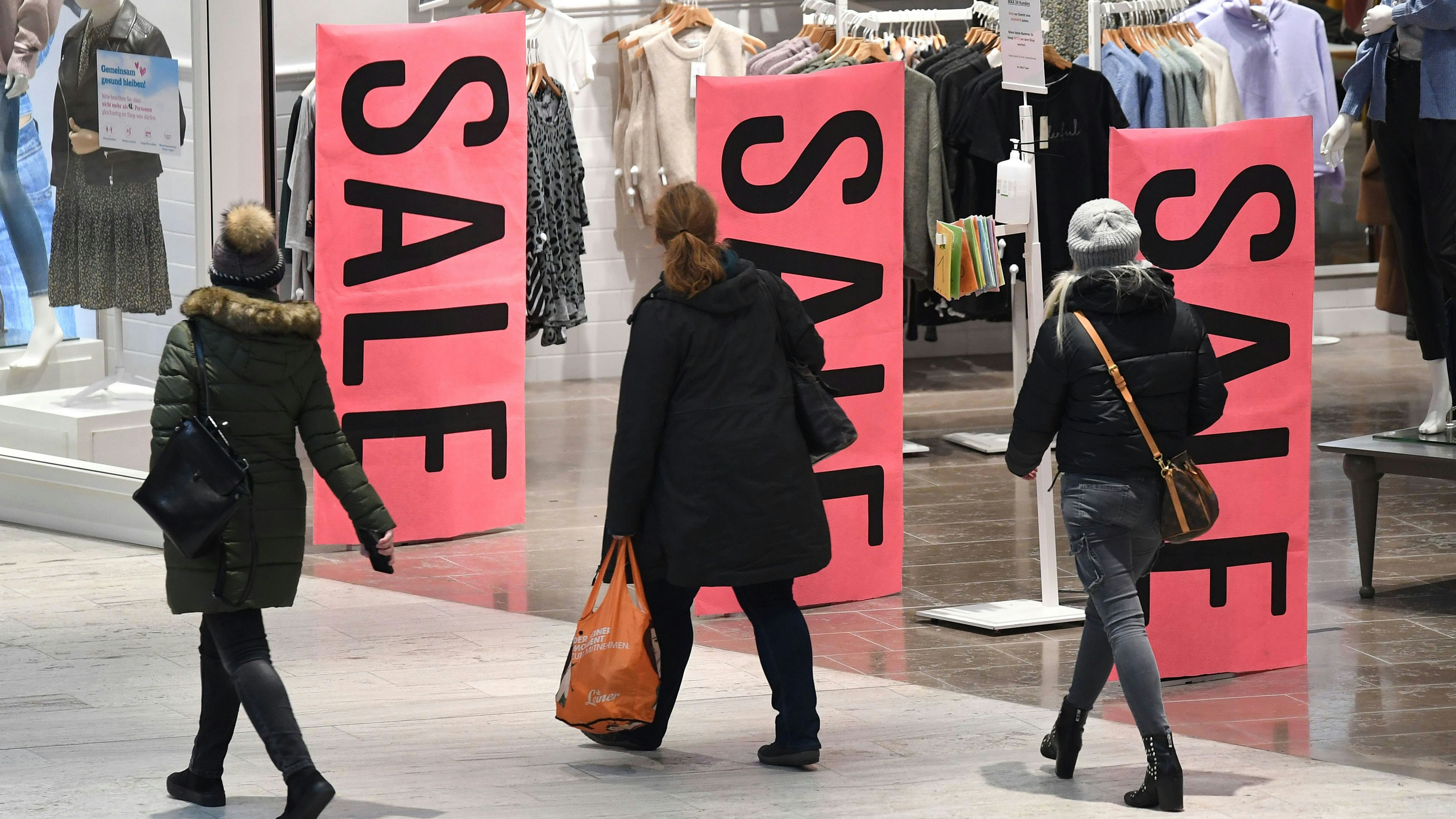 Die Neos wollen den Handel schon früher aufsperren.