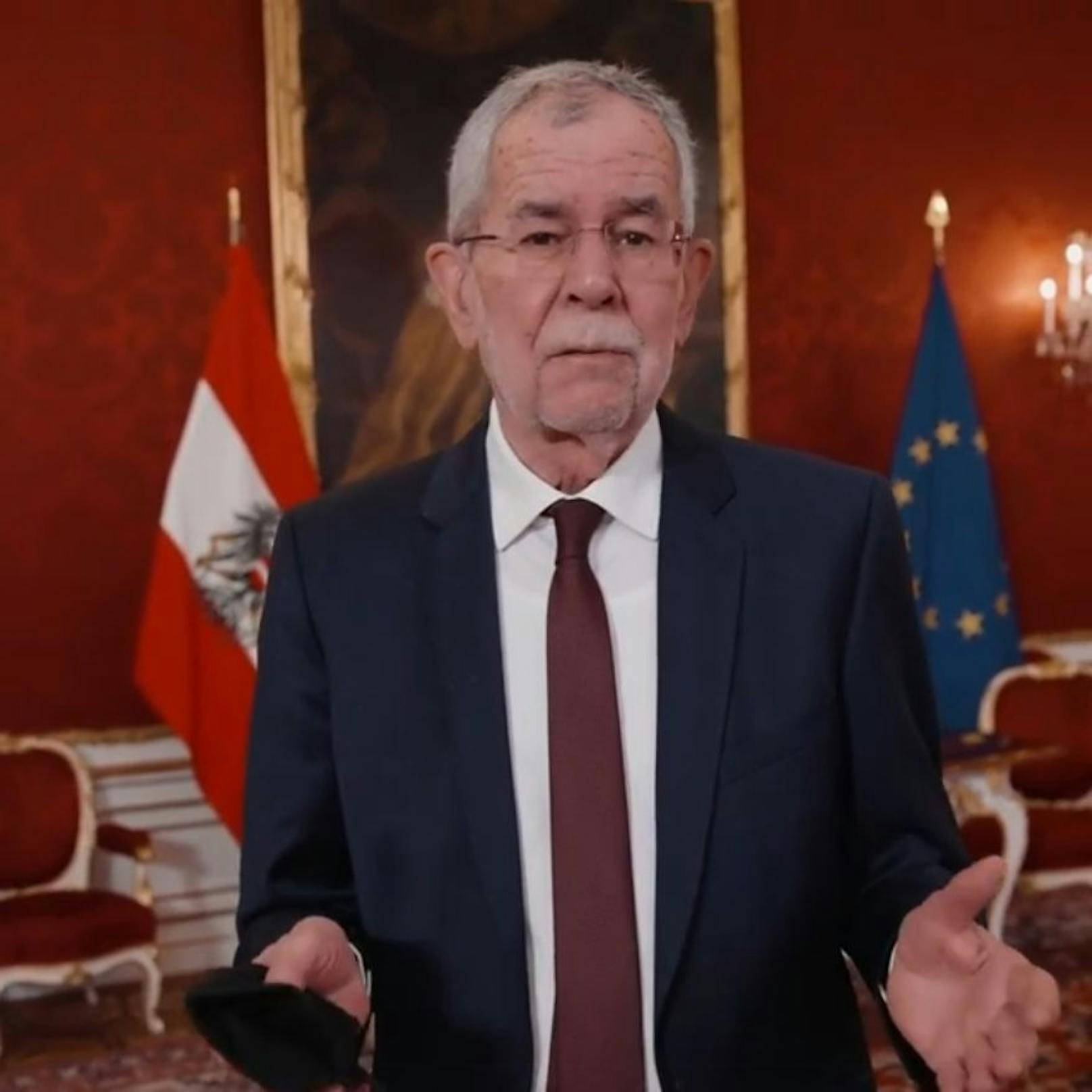 Bundespräsident Alexander Van der Bellen beriet sich mit Bundesrettungskommandant Gerry Foitik zur aktuellen Corona-Lage. (30. November 2021)