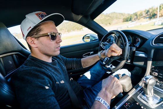 Lukas Müller gibt im Porsche Gas