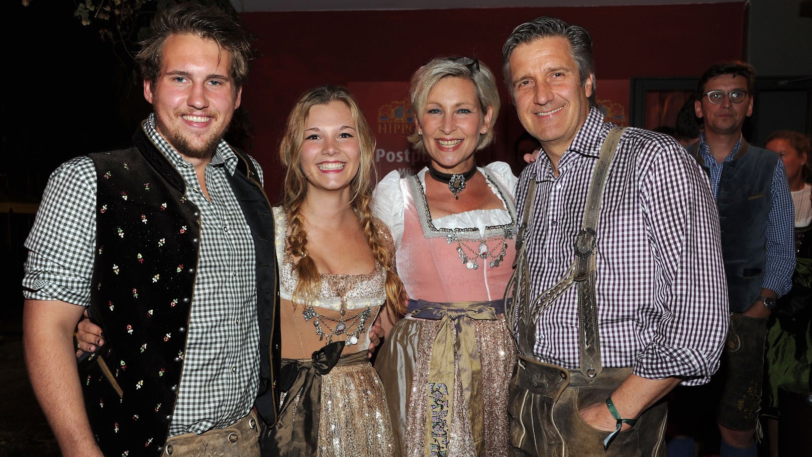 Schlagerikone <strong>Claudia Jung</strong> (2.v.r.) mit Ehemann Hans, Tochter Anna und Schwiegersohn Marcus (2016)