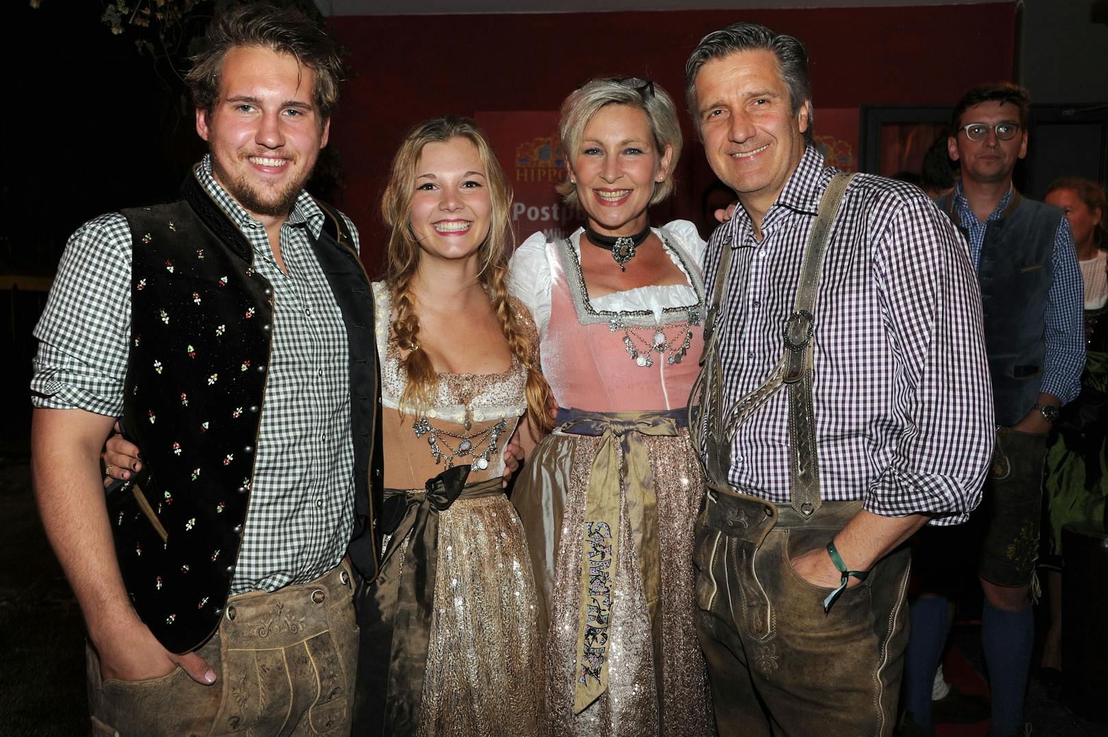 Claudia (2.v.r.) mit Ehemann Hans, Tochter Anna und Schwiegersohn Marcus (2016)