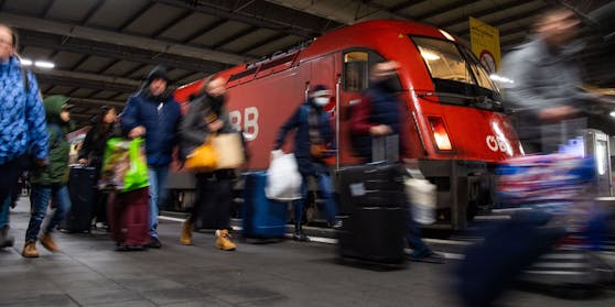 Ein Passagier des Eurocity 83 von München Richtung Tirol wurde positiv auf Omikron getestet. (Symbolbild)