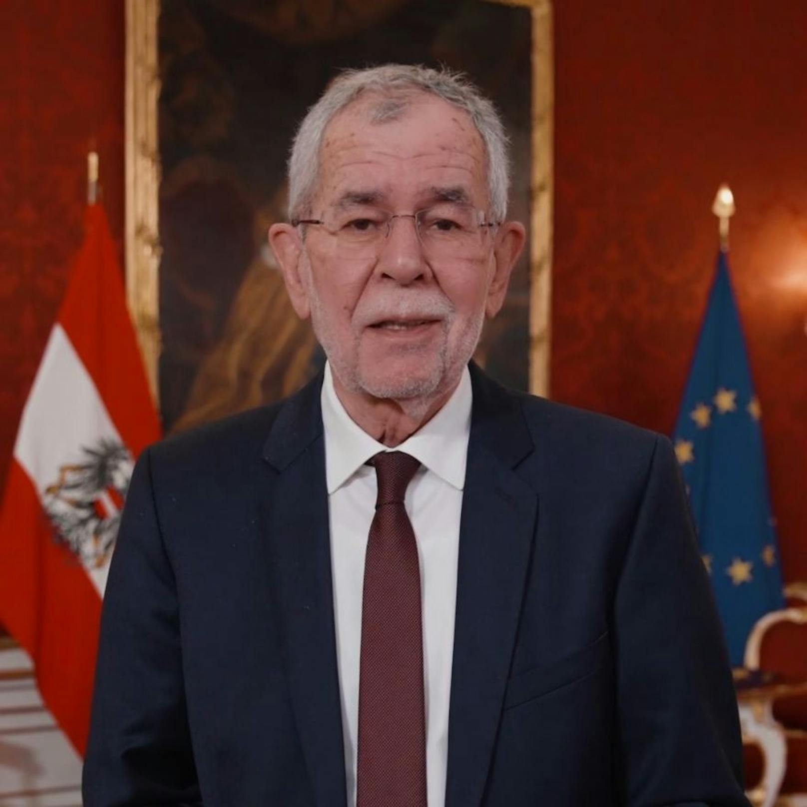 Bundespräsident Alexander Van der Bellen beriet sich mit Bundesrettungskommandant Gerry Foitik zur aktuellen Corona-Lage. (30. November 2021)