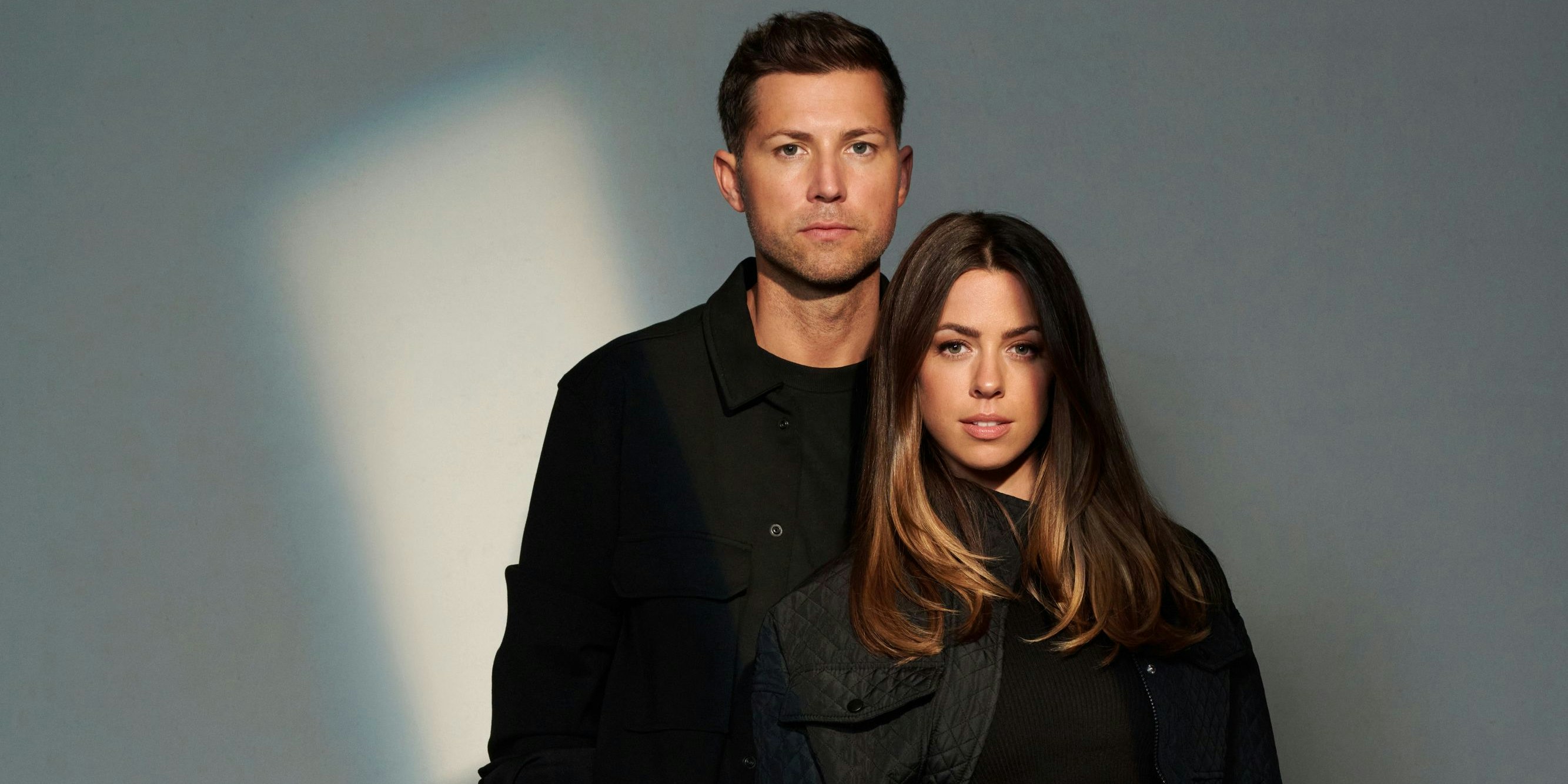 Schlagersängerin Vanessa Mai ist mit ihrem Mann Andreas Ferber auf der Flucht.