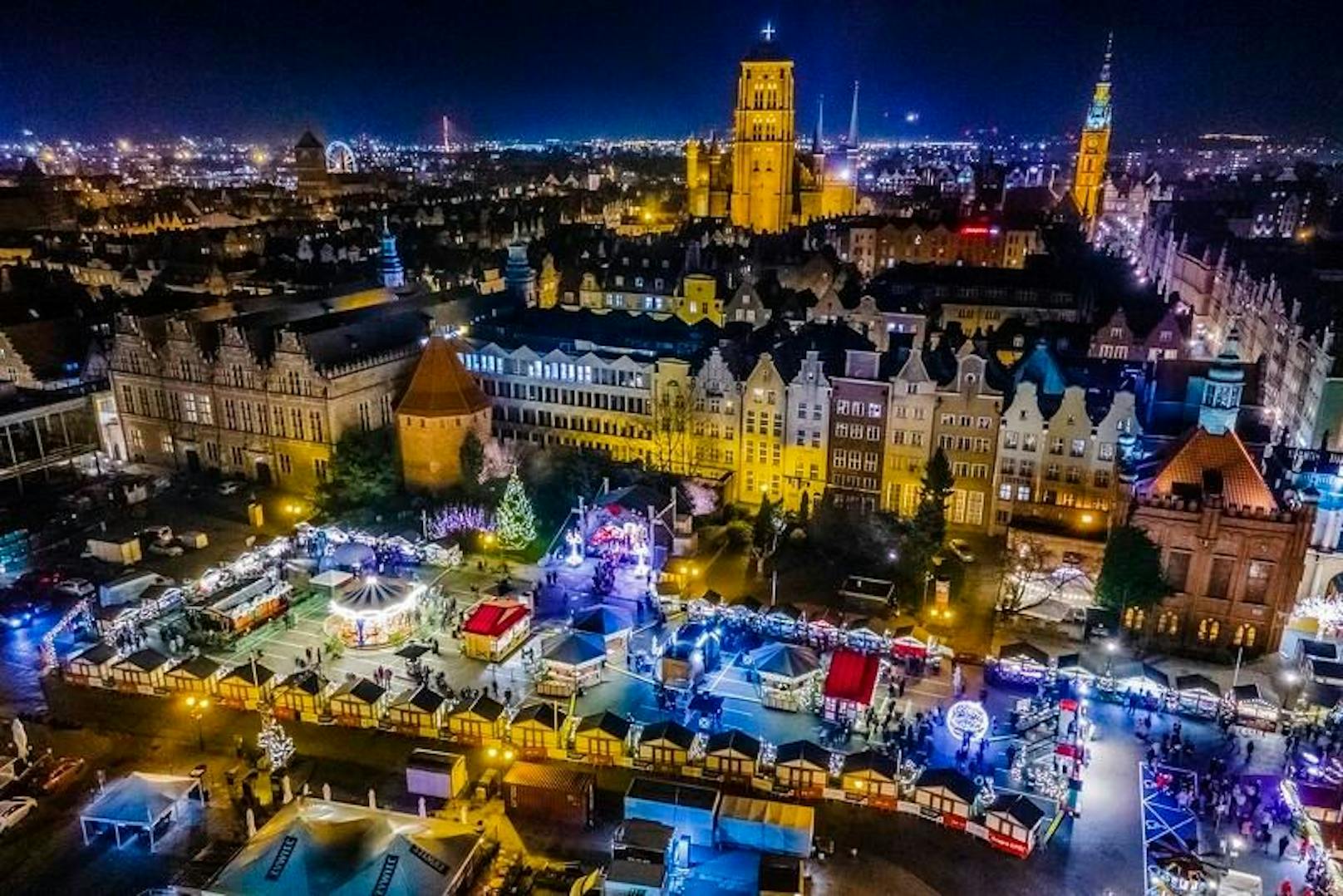 Der Weihnachtsmarkt auf dem Weglowy-Platz in der wunderschönen Stadt Gdańsk.