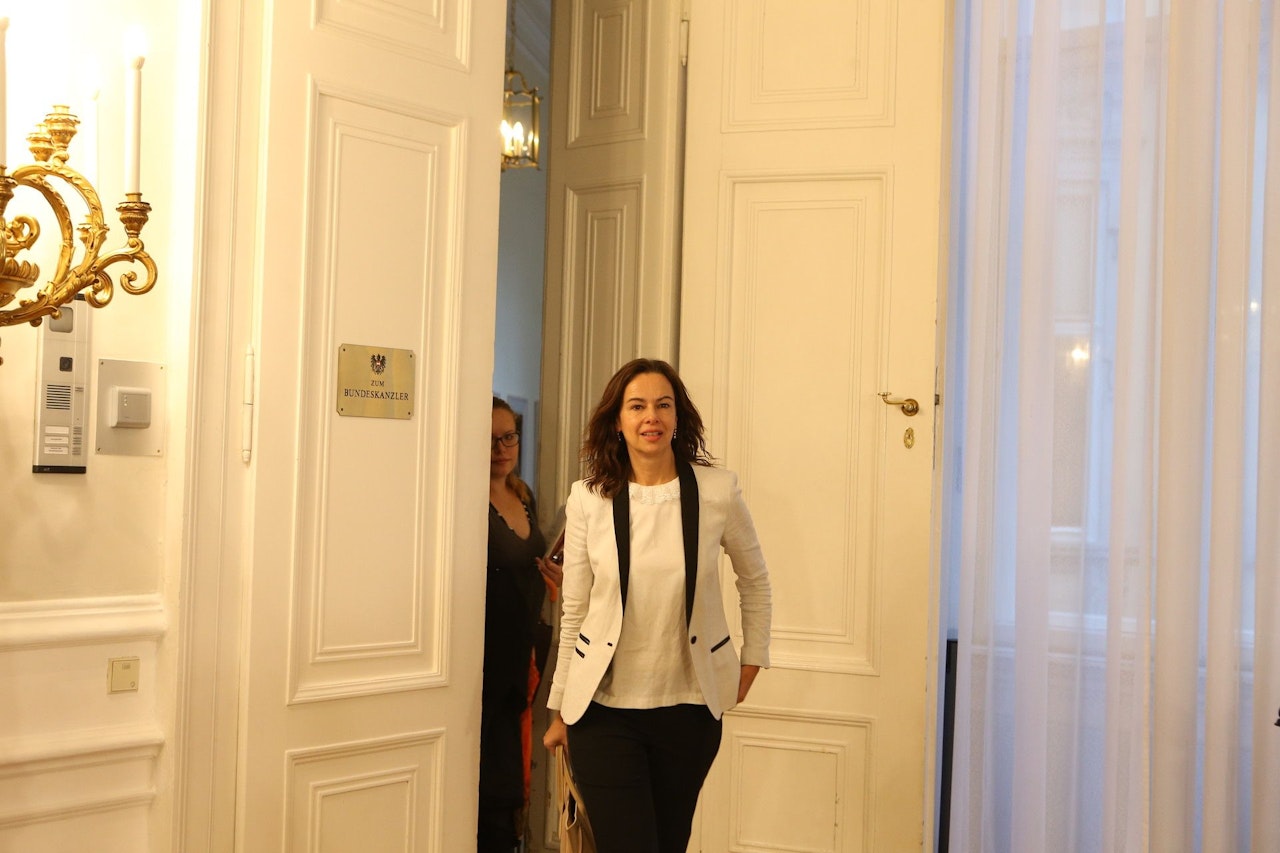 Heute.at - Betrugsverdacht! Ex-Ministerin Karmasin vor Gericht