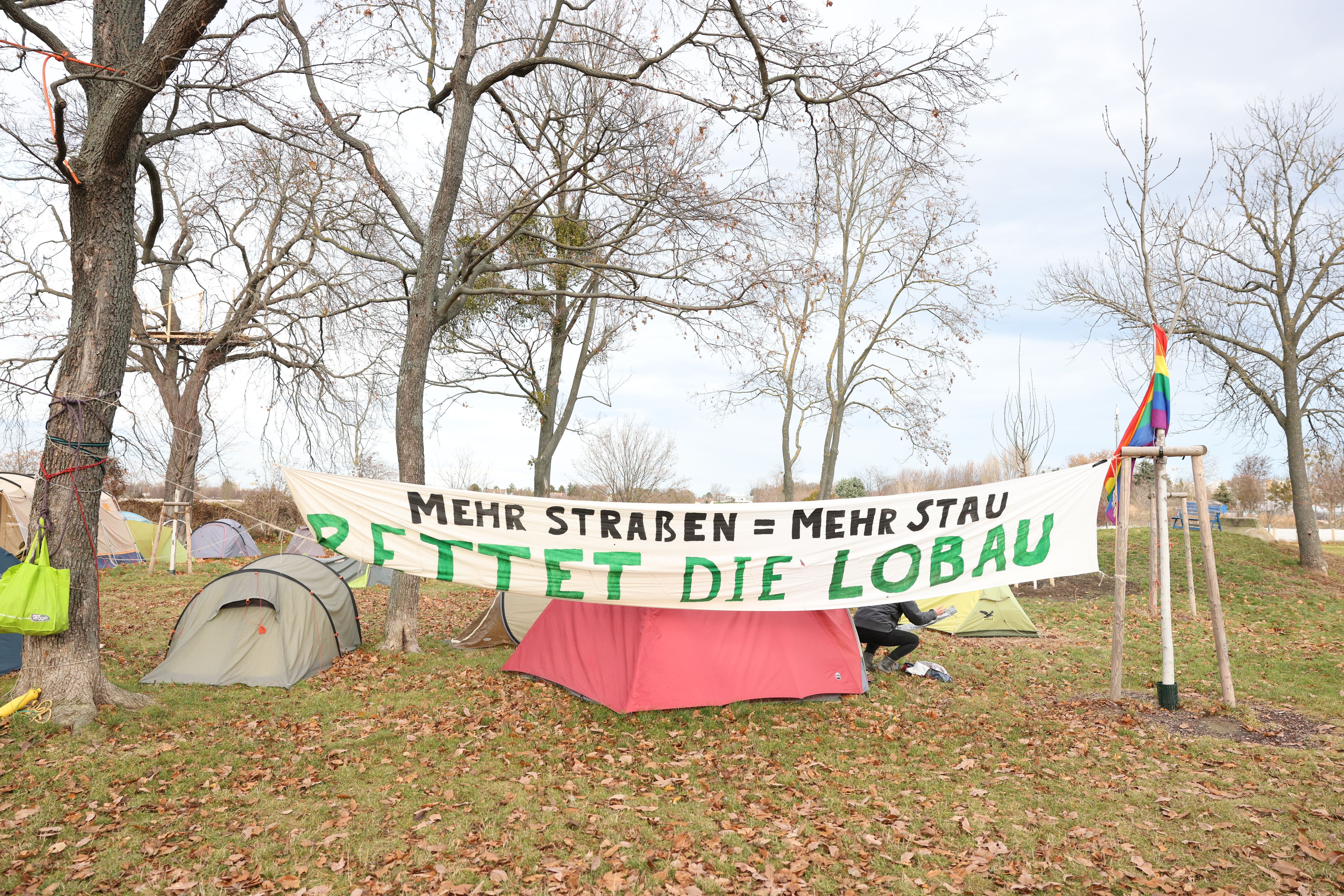 Verkehrsminister Peter Hanke (SPÖ) will den Lobautunnel nun doch umsetzen – Umweltschützer protestieren weiterhin lautstark.