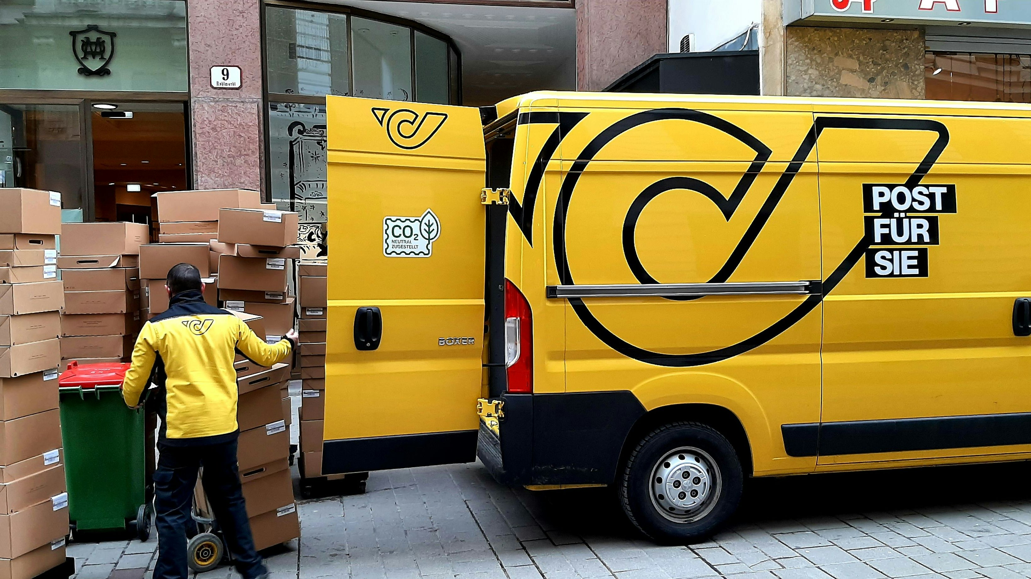 Soll das Packerl bzw. der Brief noch rechtzeitig vor Weihnachten ankommen, müssen einige Fristen beachtet werden.