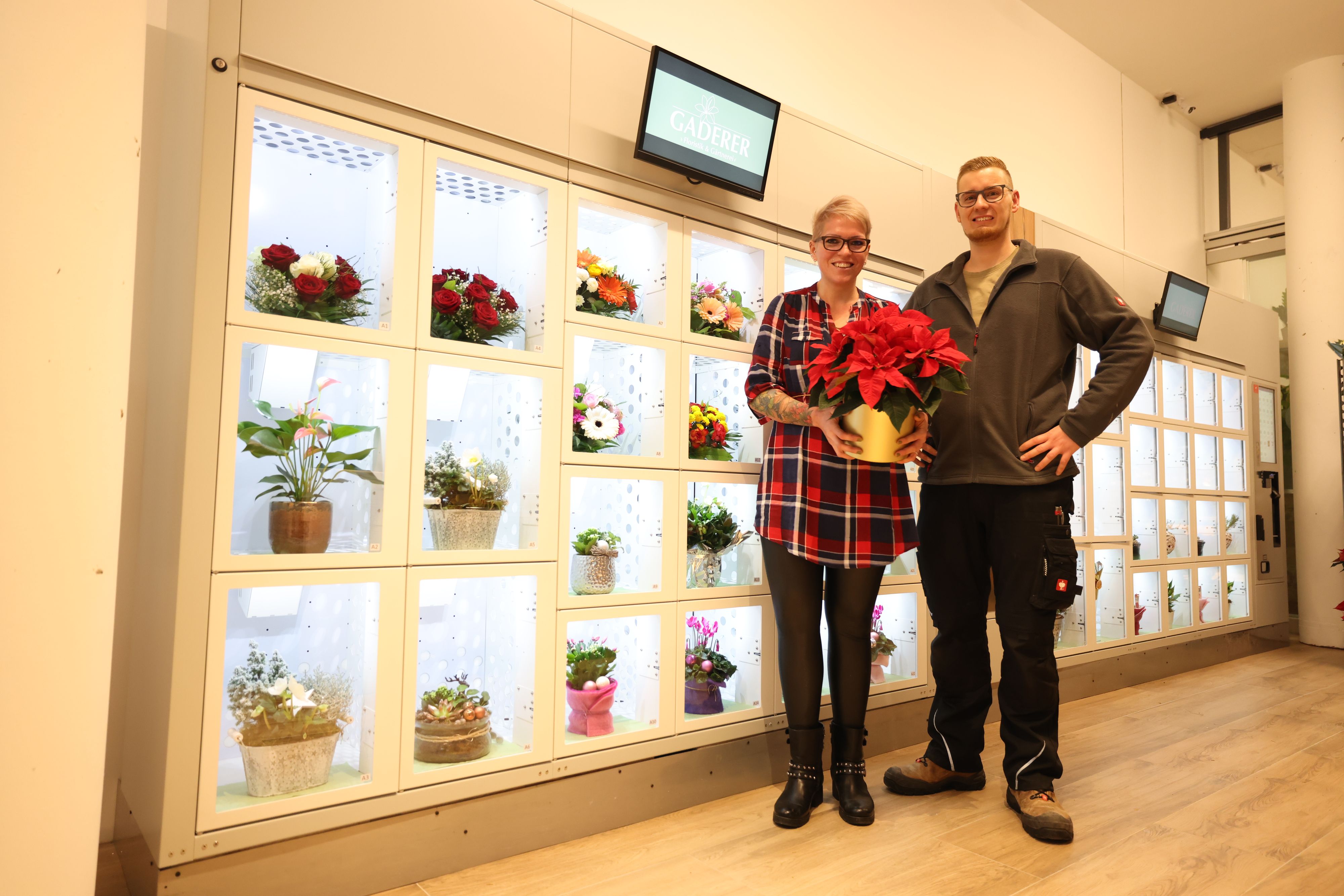 Das Gärtner-Paar Jaqueline und Thomas Gaderer eröffnen in Wien-Donaustadt den ersten 24-Stunden-Blumenautomat.