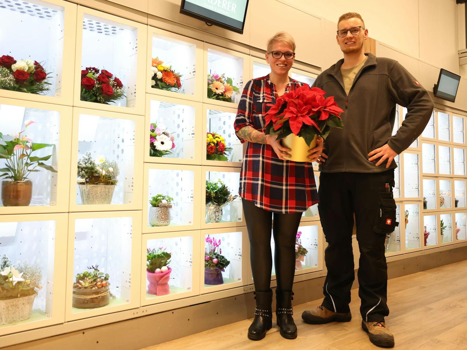 Das Gärtner-Paar Jaqueline und Thomas Gaderer eröffnen in Wien-Donaustadt den ersten 24-Stunden-Blumenautomat.