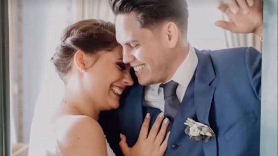 Tiktokerin @dieschaklin täuschte ihre eigene Hochzeit vor, in der Hoffnung, ihre verflossene Liebe möge ihr dann schreiben.
