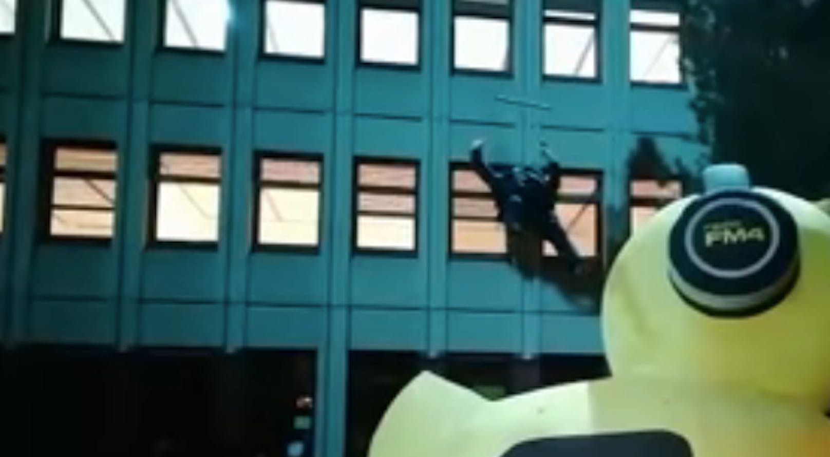 Schock-Video – Dancing Star fällt bei ORF-Dreh vom Dach