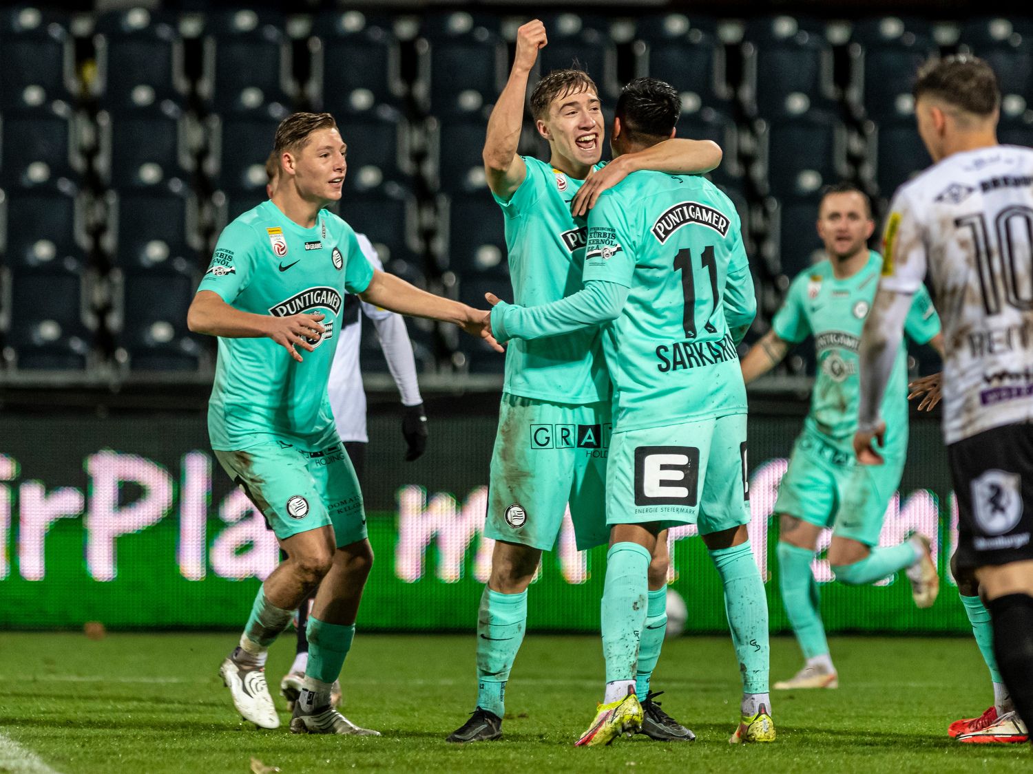 Manprit Sarkaria bejubelt seinen Treffer in Altach. 