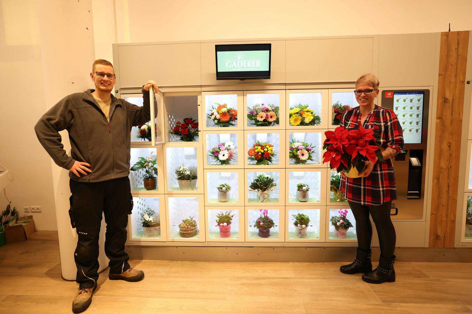 Befüllt wird der Blumen-Automat immer mit frischen Sträußen.