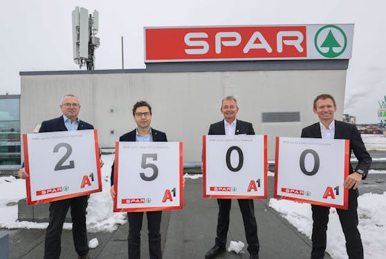 Inbetriebnahme des 2.500. A1 5G Senders Österreichs am Dach der SPAR-Hauptzentrale in Salzburg.