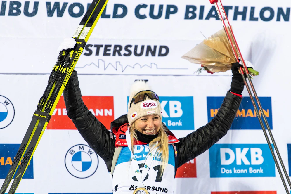 Lisa Theresa Hauser setzt sich an die Spitze der Gesamtweltcup-Wertung. 