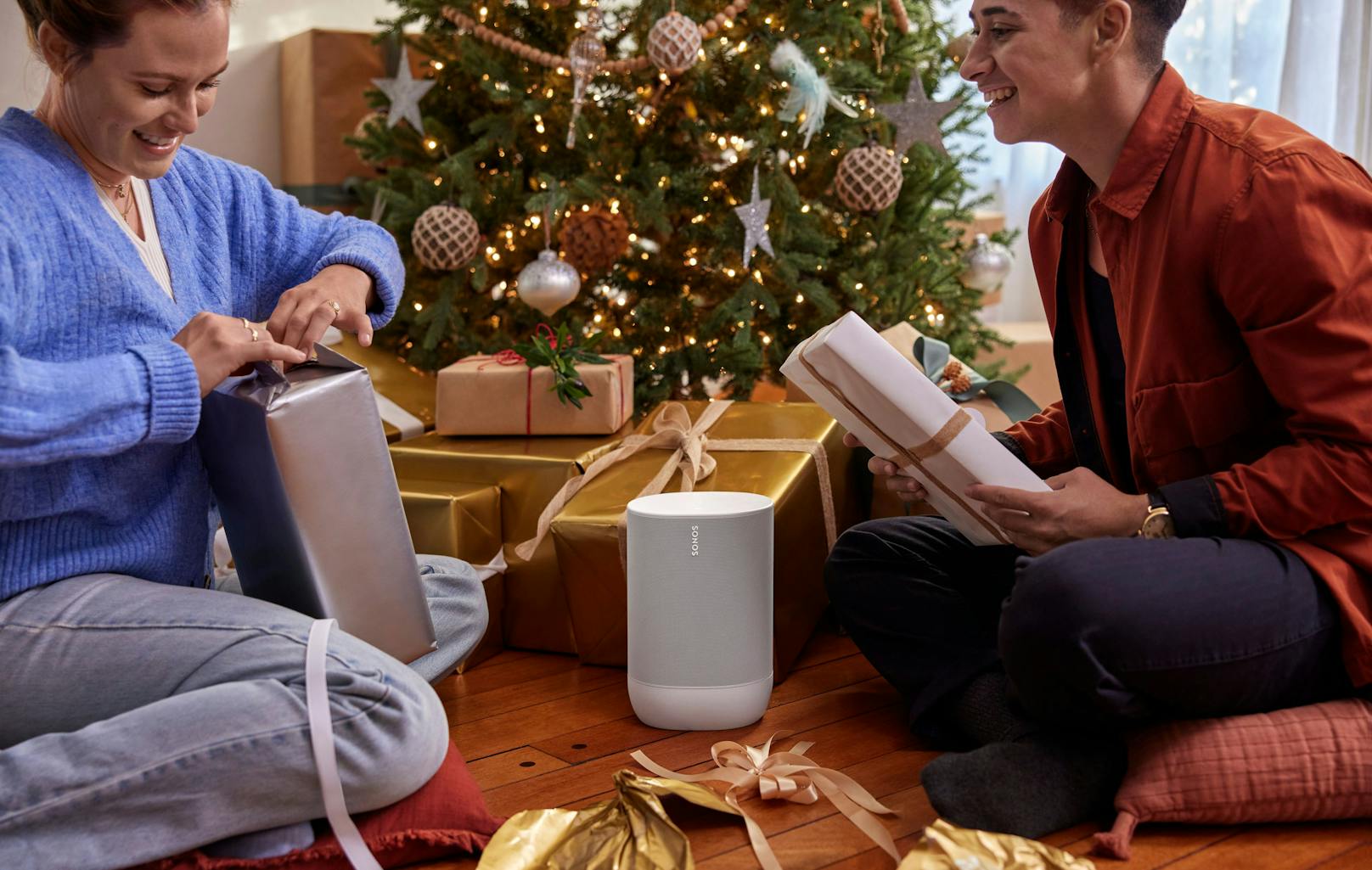 Der tragbare Speaker ist nicht nur zu Weihnachten ein perfektes Geschenk, auch darüber hinaus machen sich die Soundgeschenke von Sonos immer gut.