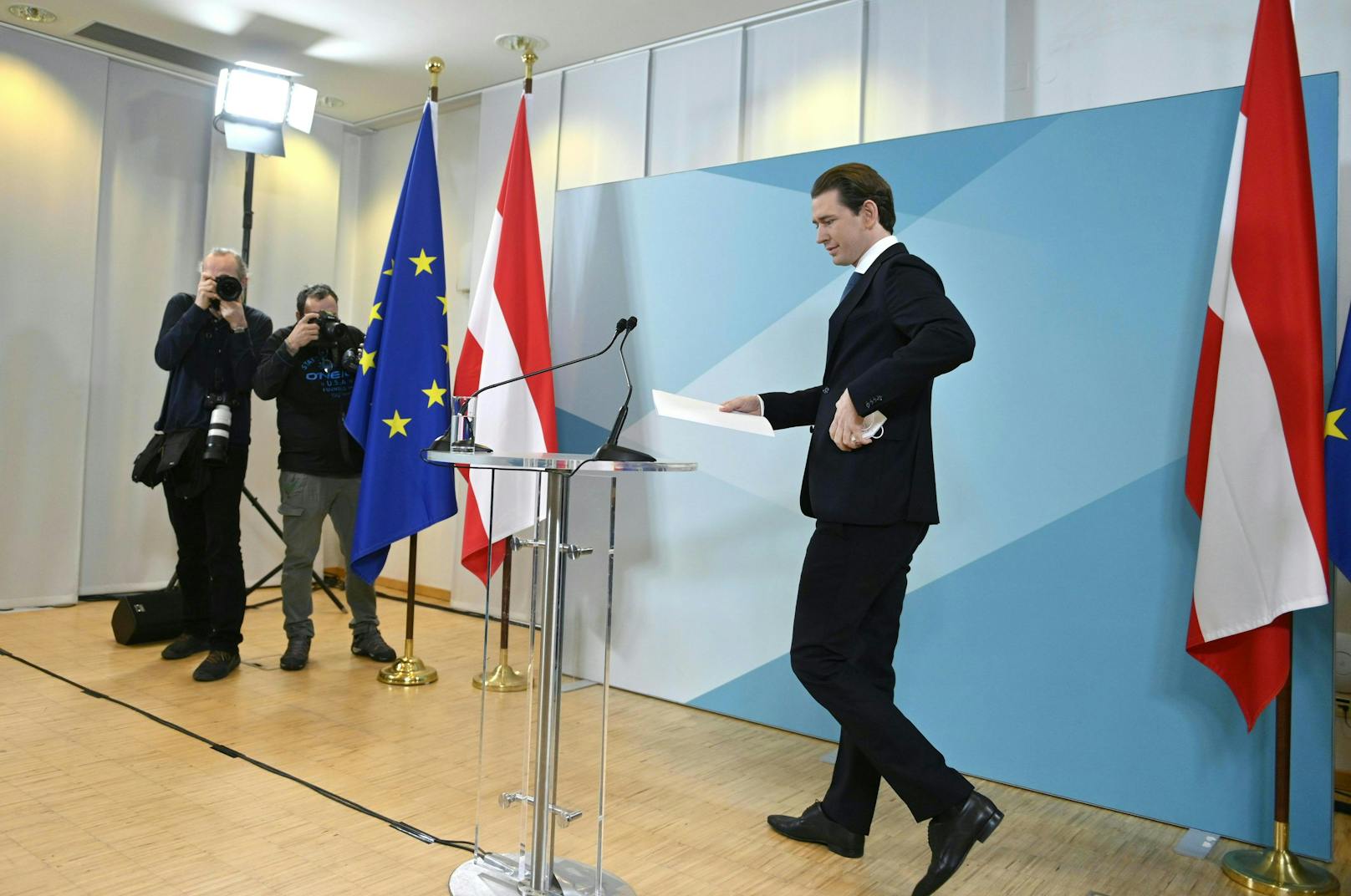 Noch-ÖVP-Chef Sebastian Kurz gab am 2. Dezember 2021 um 11:33 Uhr seine "persönliche Erklärung" ab, die exakt 17 Minuten dauerte und mit seinem politischen Abschied endete.