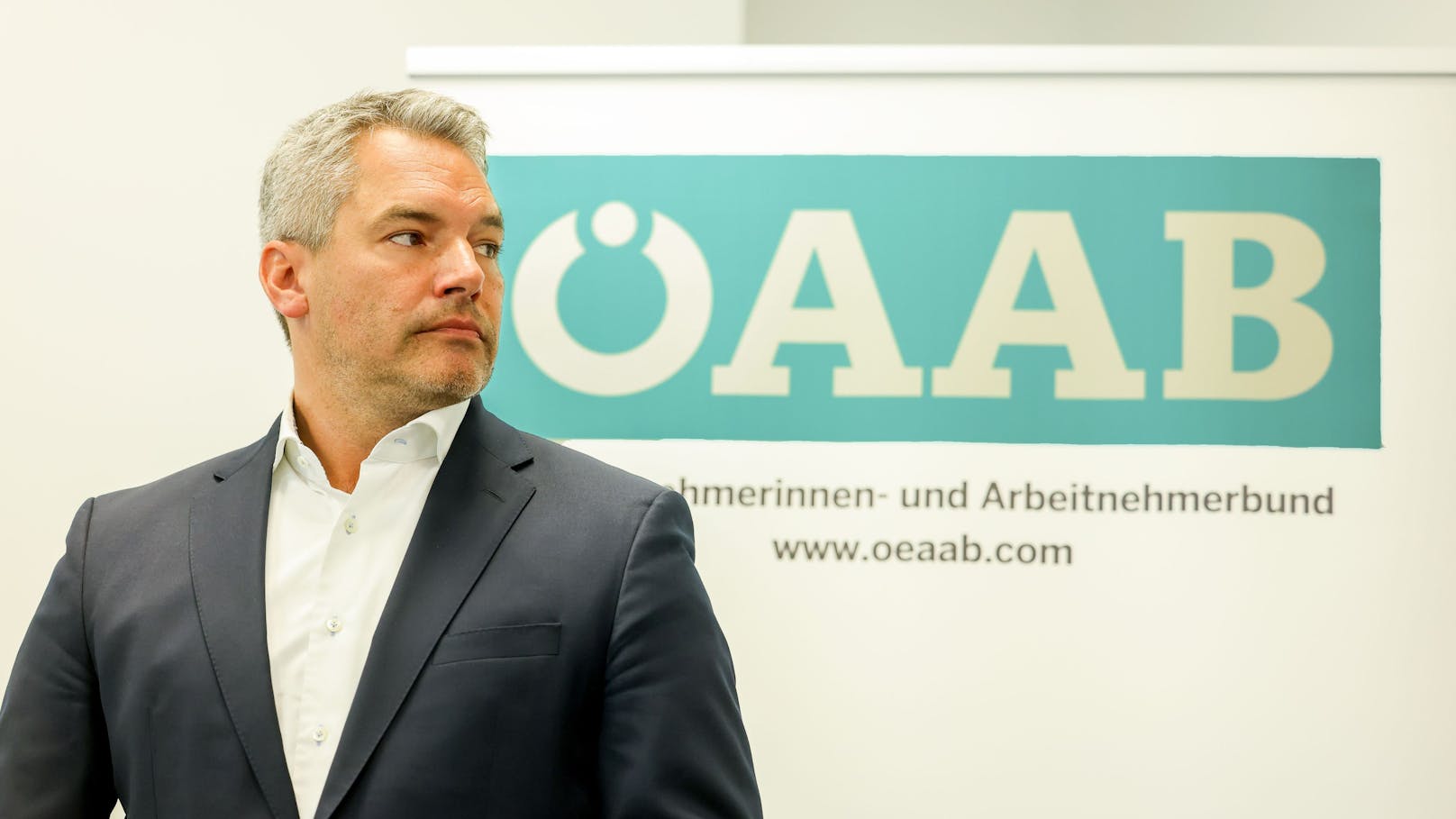 Von 2016 bis Jänner 2018 war er Generalsekretär des Österreichischen Arbeitnehmerinnen- und Arbeitnehmerbundes (ÖAAB). 