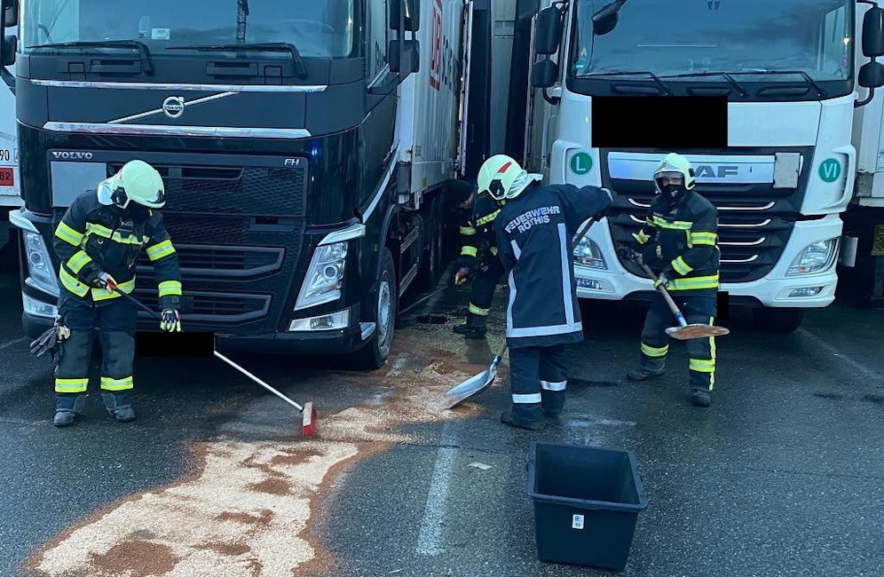 In Röthis trug sich am frühen Donnerstagmorgen (02.12.2021) ein Säureunfall zu.