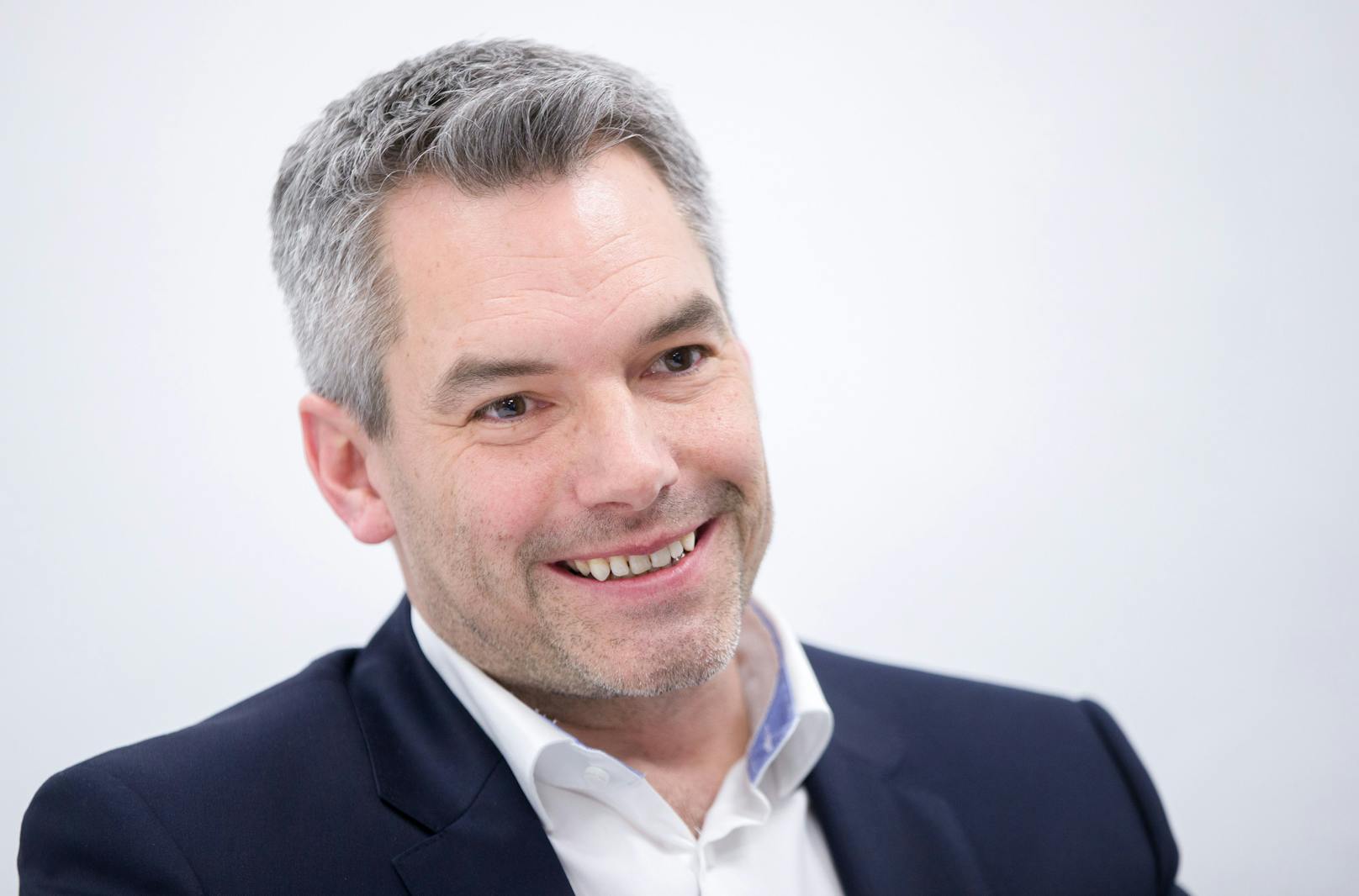 Ein Foto aus den Anfängen von Karl Nehammers Karriere in der Spitzenpolitik: 2018 wurde Nehammer zum ÖVP-Generalsekretär gewählt. 