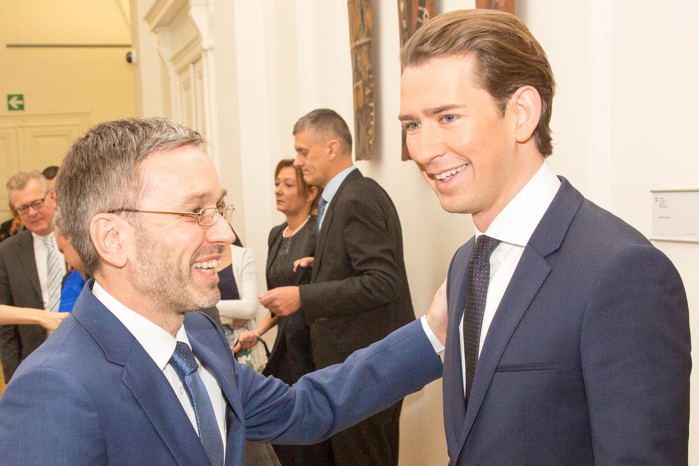 Da war die Welt noch in Ordnung: Kickl und Kurz bei der Angelobung der Bundesregierung 2017.